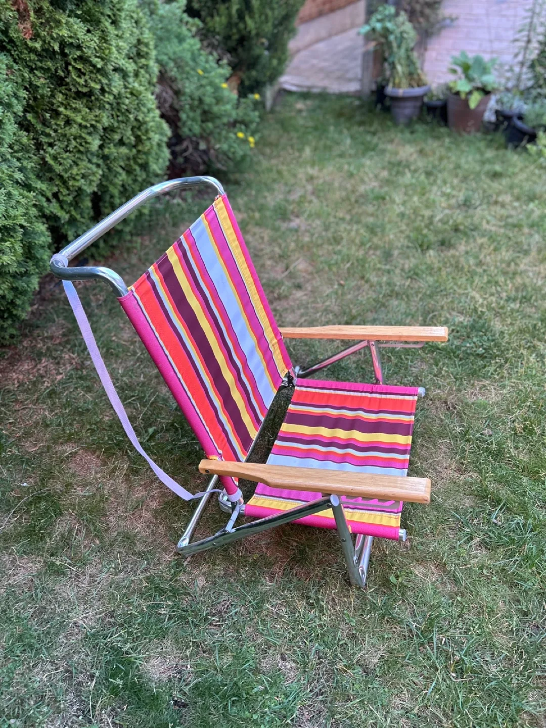 Striped Folding Beach Chair and beach umbrella image indicator(3)