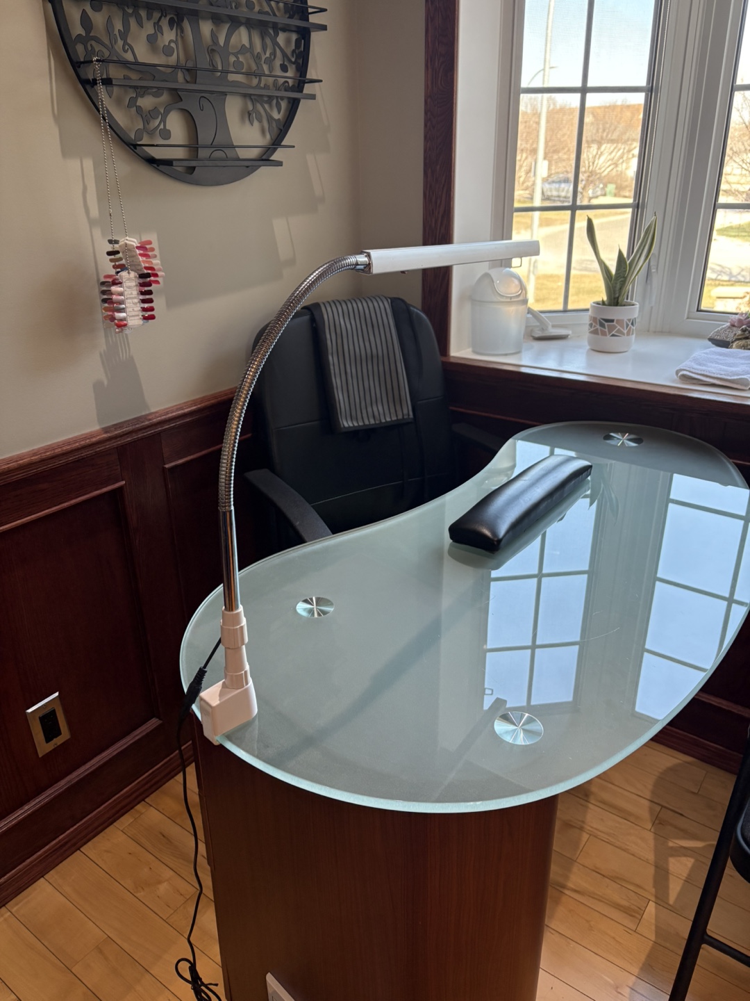 Nail Salon Desk with Lamp