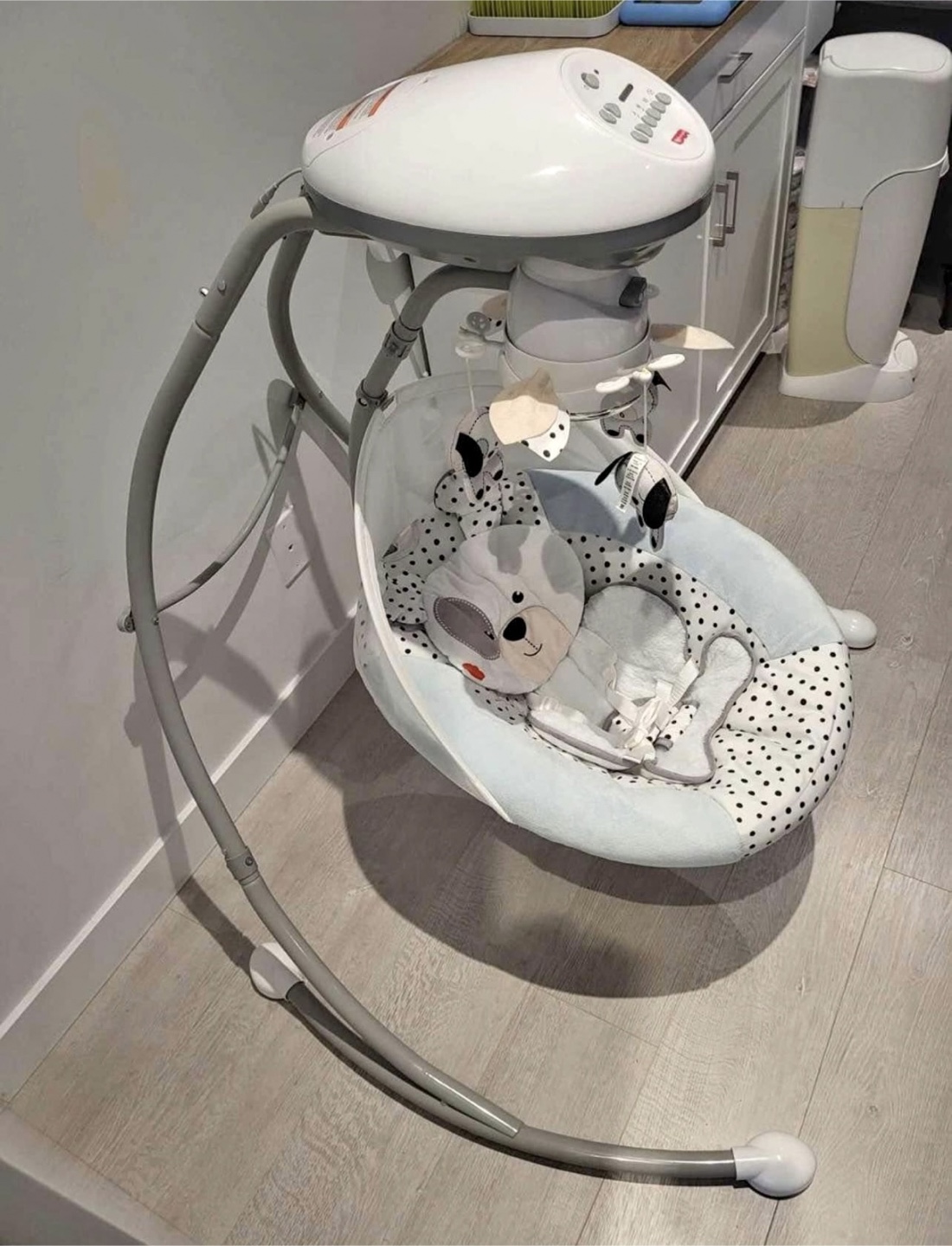 Fisher Price Baby Swing - photo 2