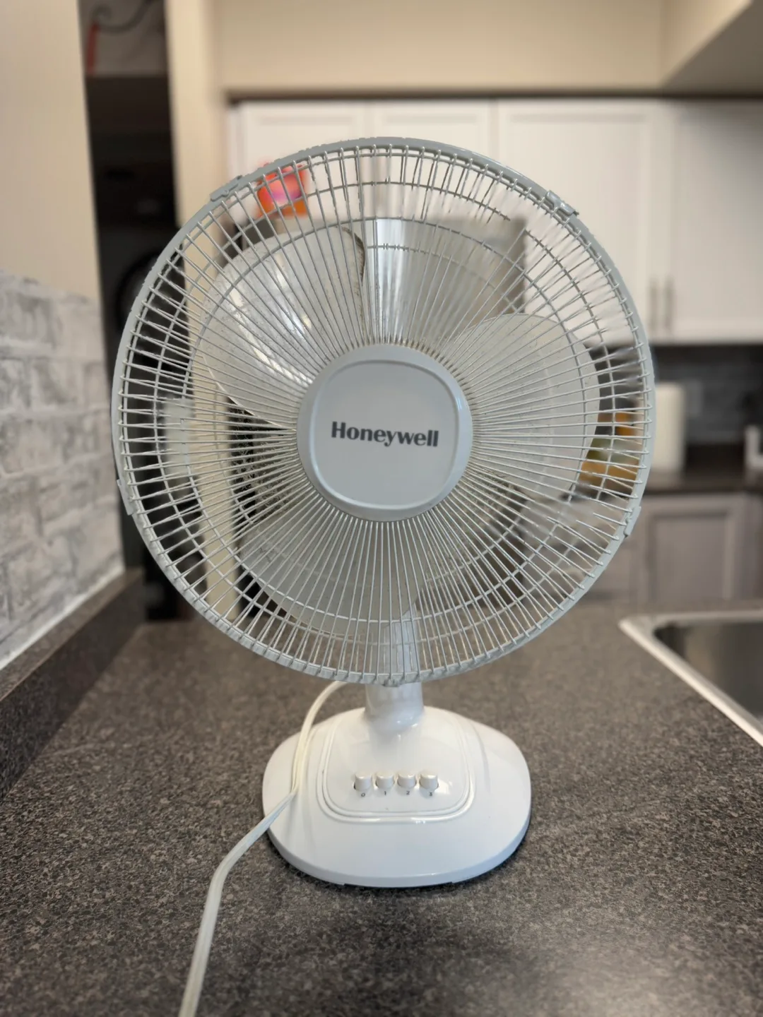 Honeywell Table Fan - White 🇨🇦 thumbnail