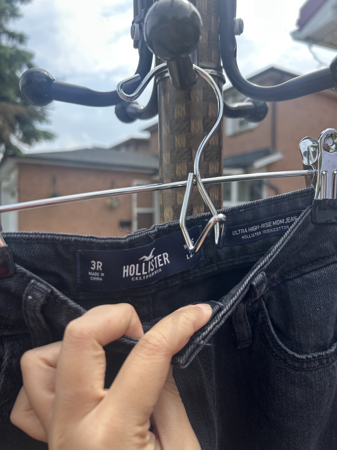 Hollister Ultra High-Rise Mom Jeans, Size 3R