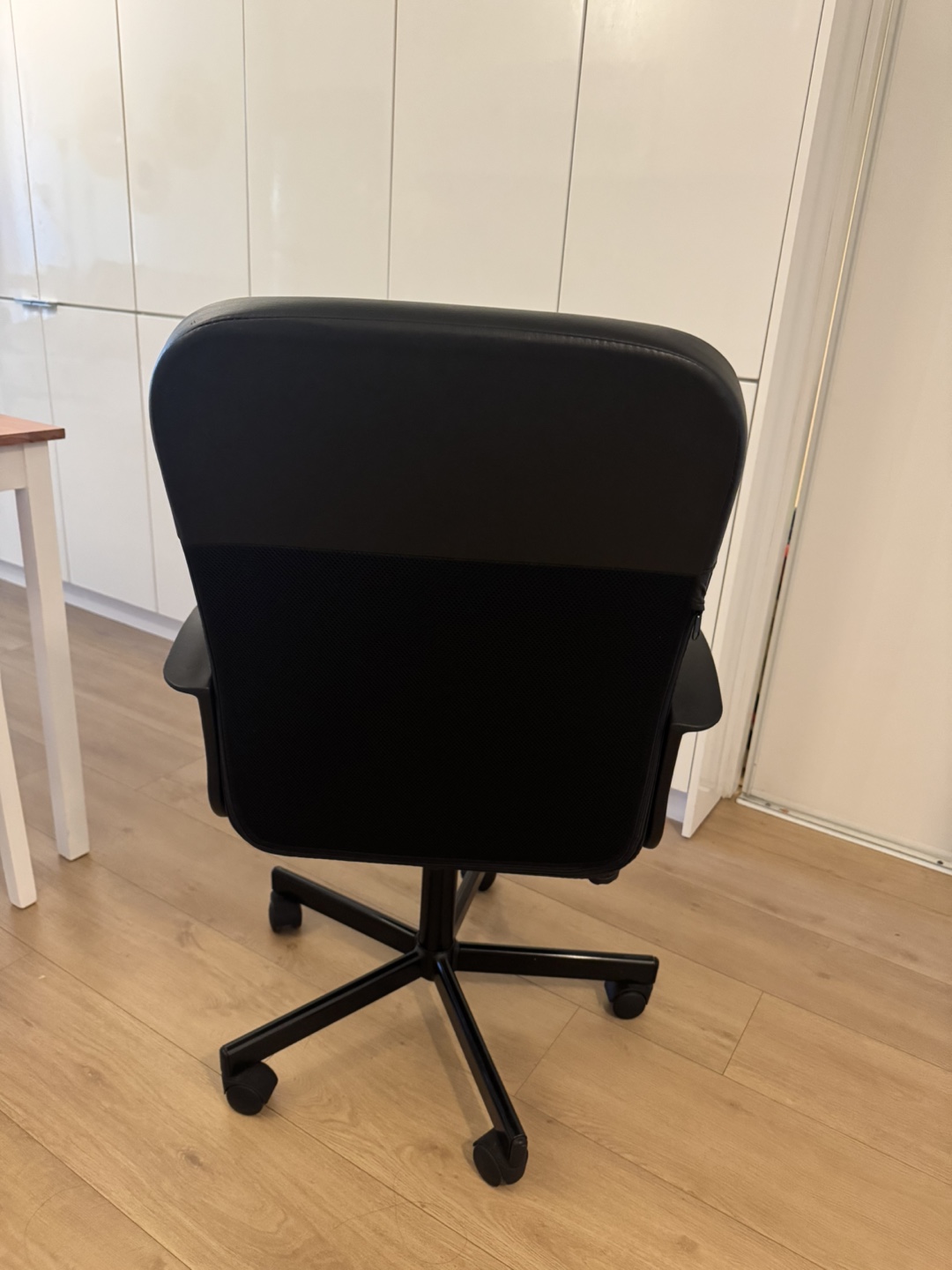 Black Office Chair - photo 3