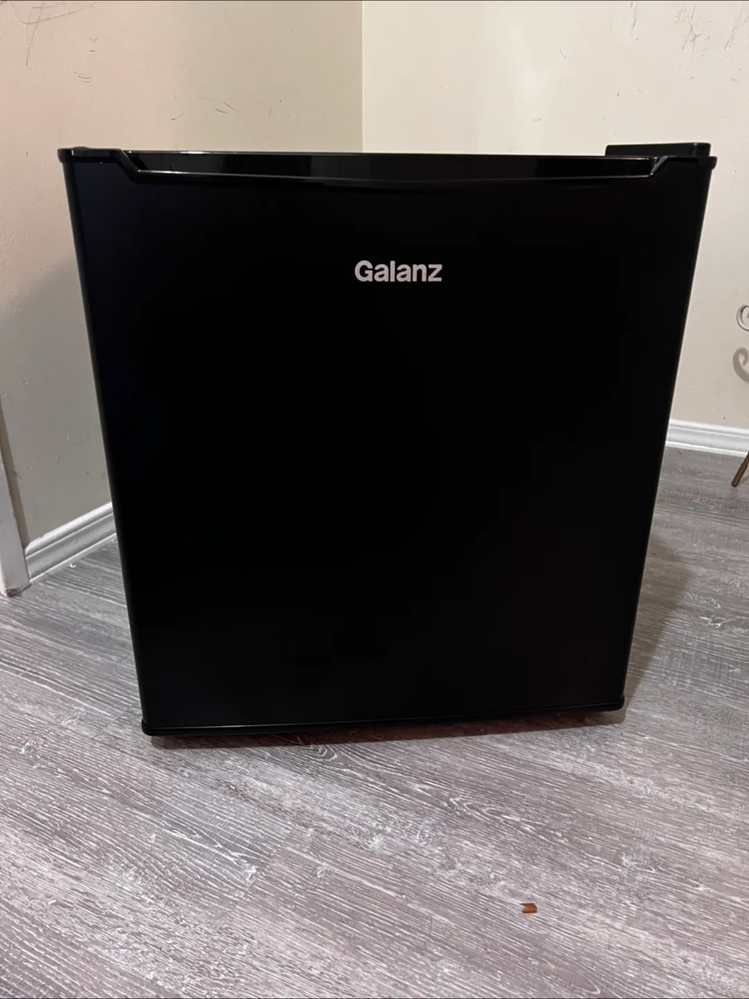 Galanz Compact Refrigerator - Black image indicator(5)