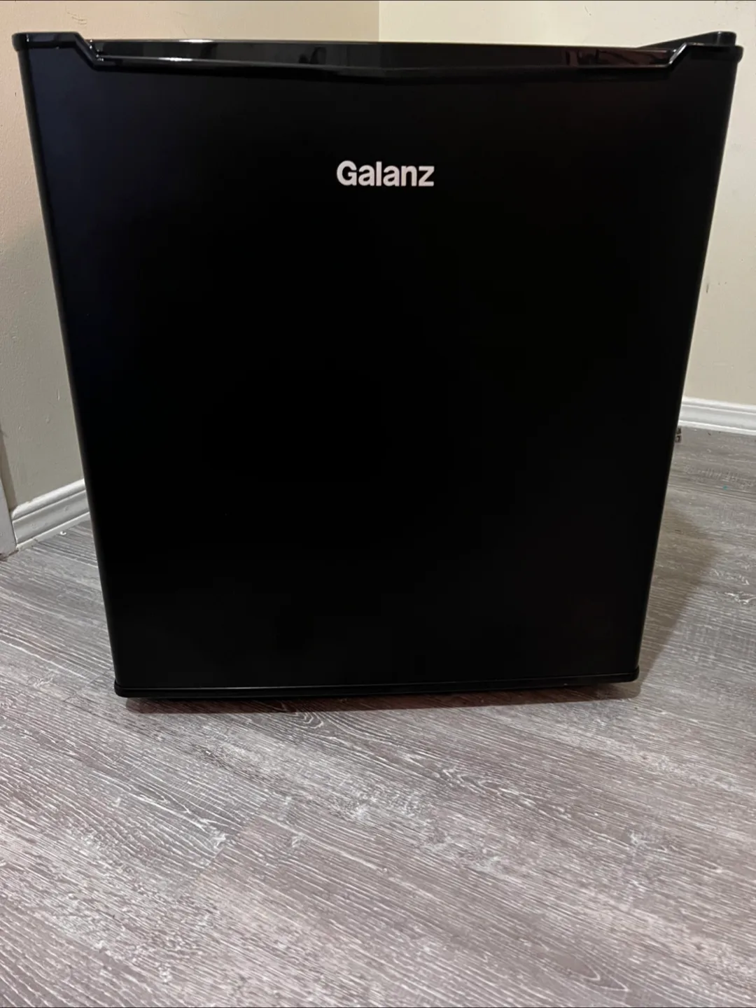 Galanz Compact Refrigerator - Black image indicator(6)