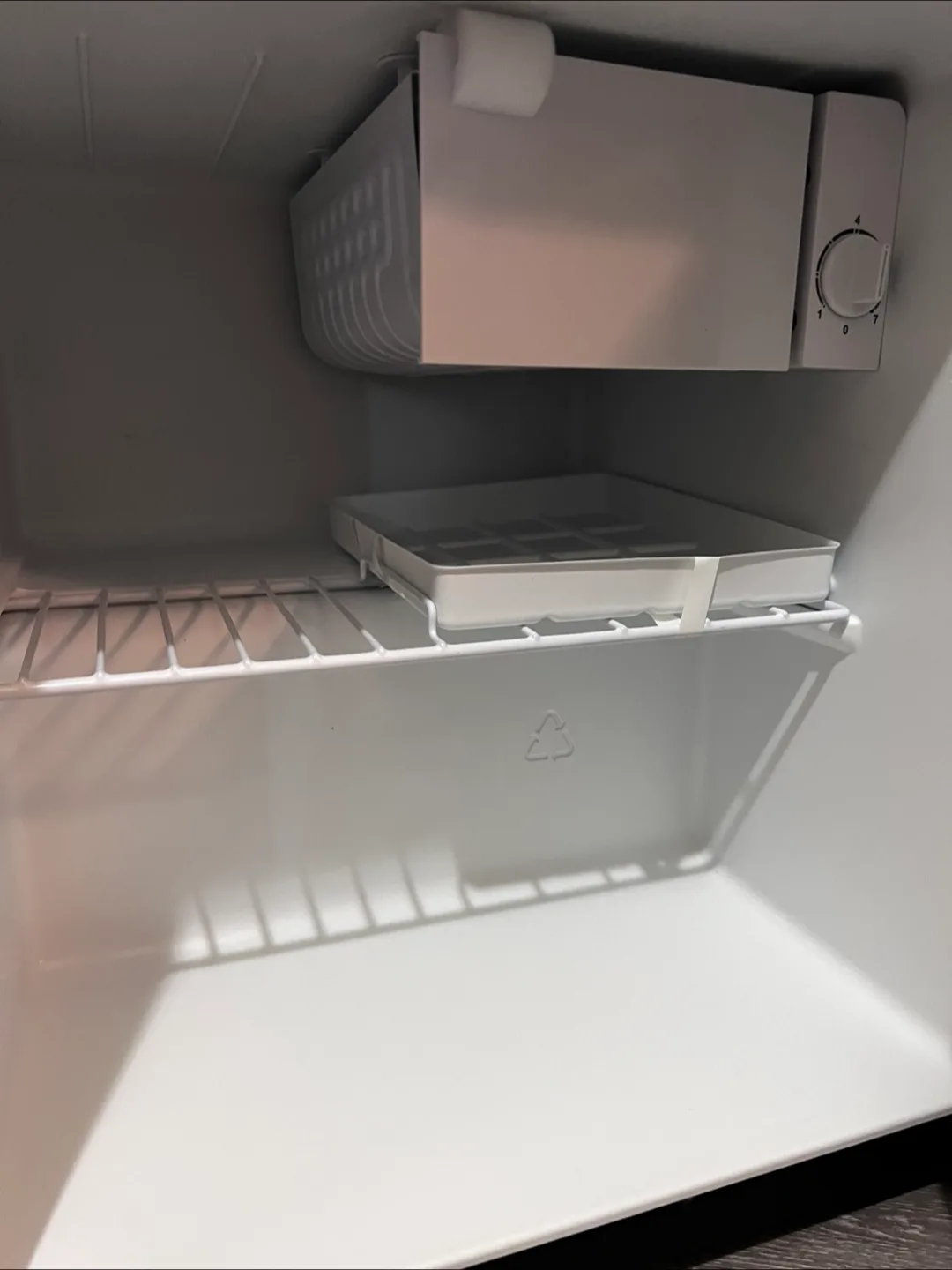 Galanz Compact Refrigerator - Black image indicator(8)