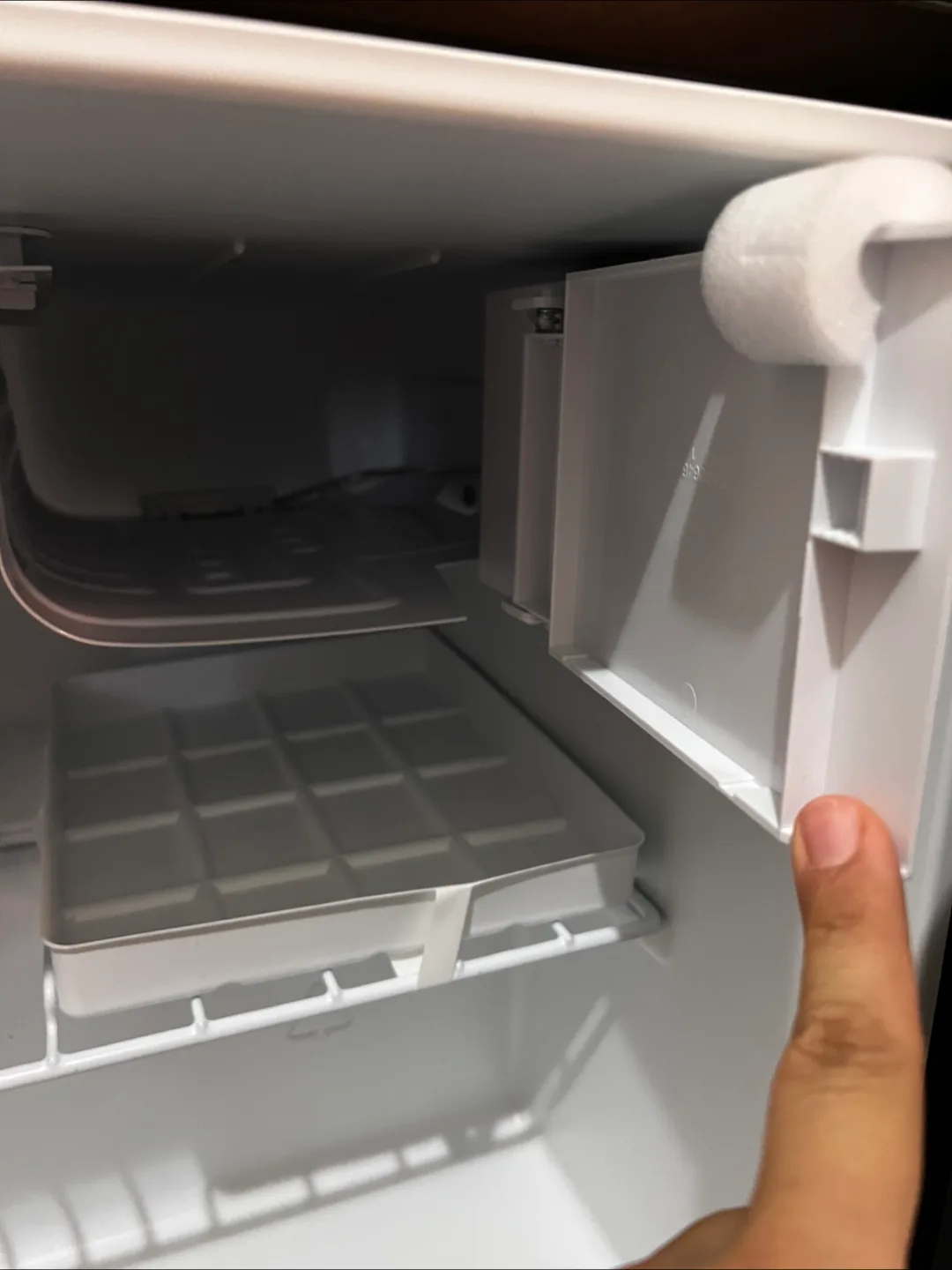 Galanz Compact Refrigerator - Black image indicator(9)