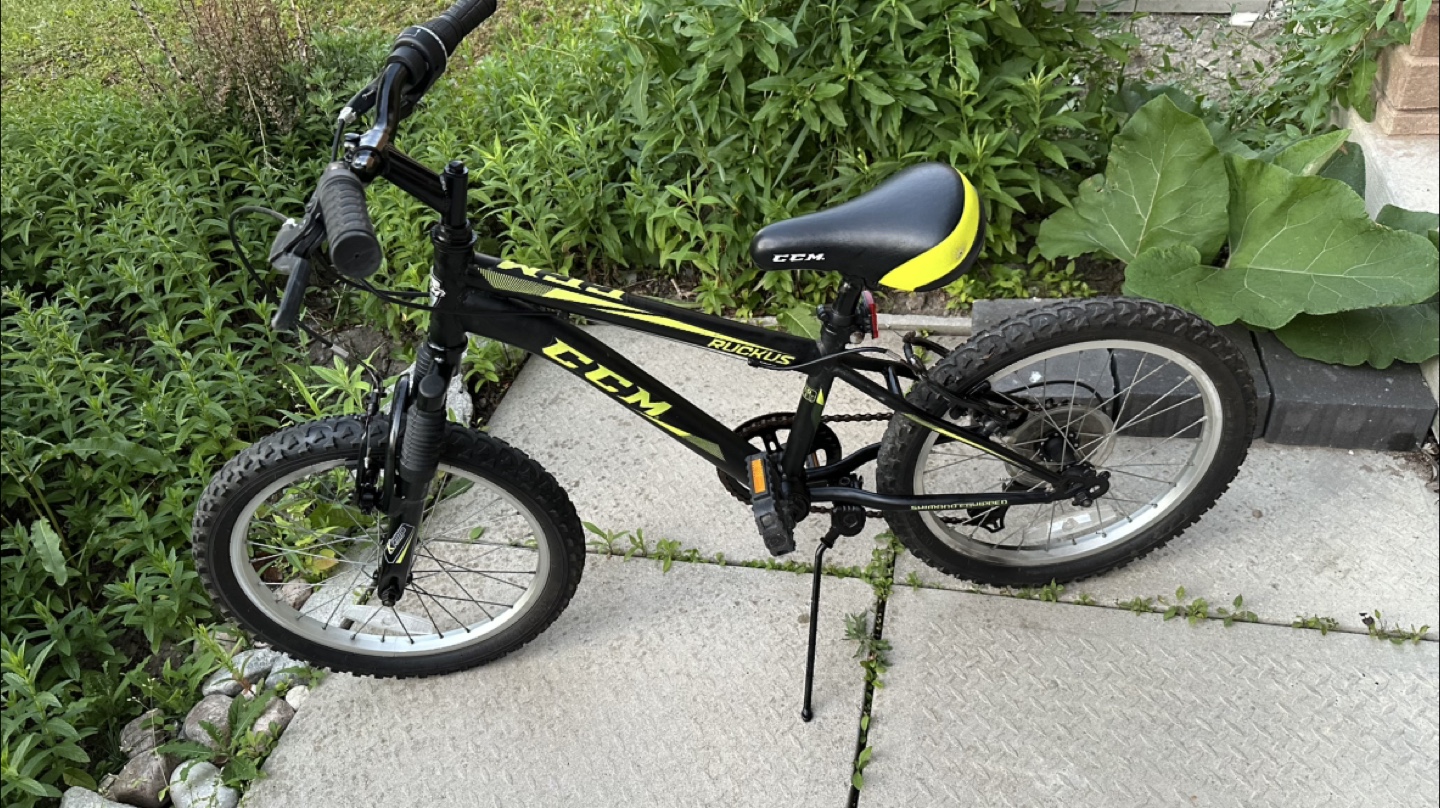 CCM Ruckus 18” Kids Bike - Black & Yellow