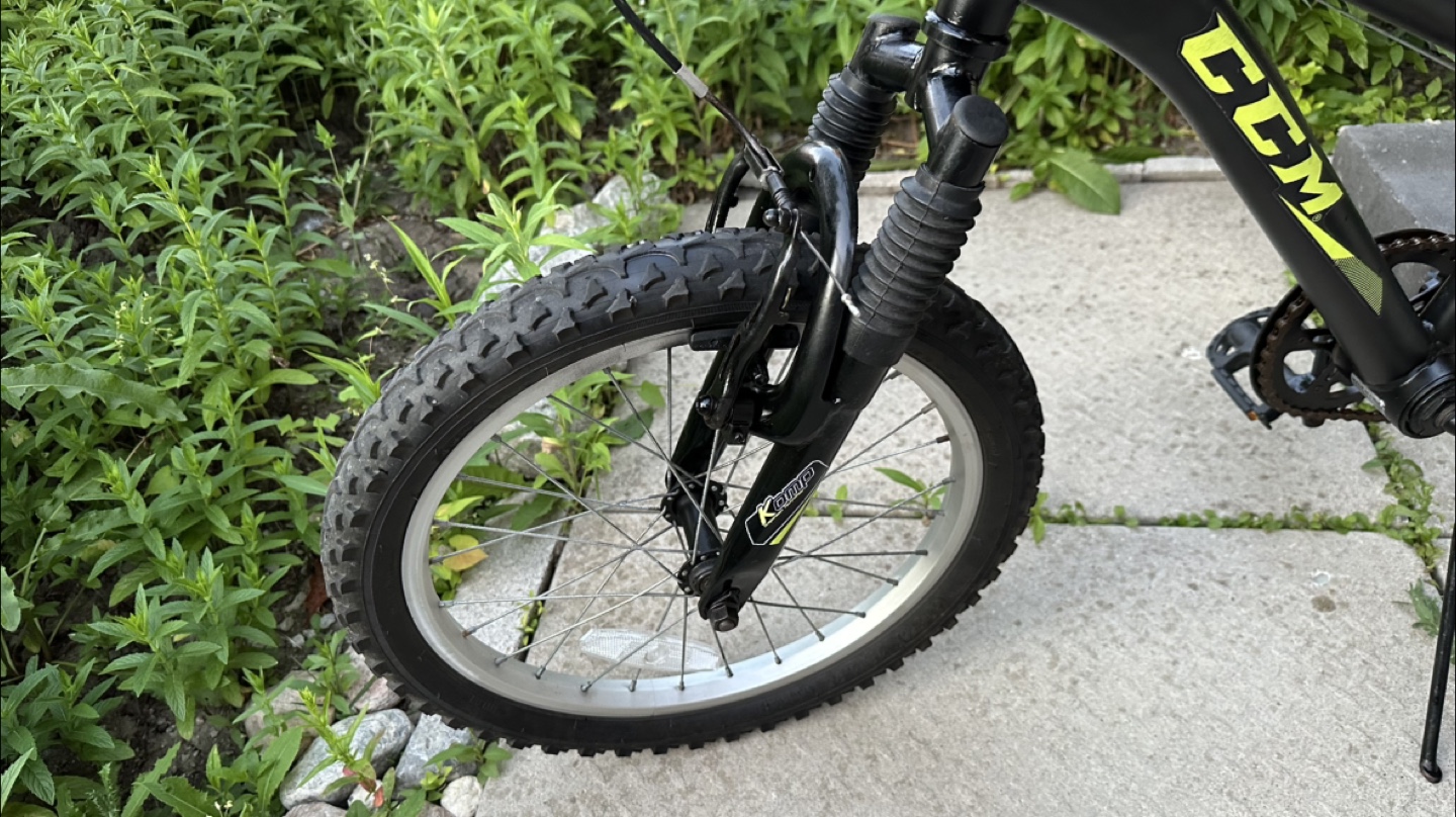 CCM Ruckus 18” Kids Bike - Black & Yellow - photo 4