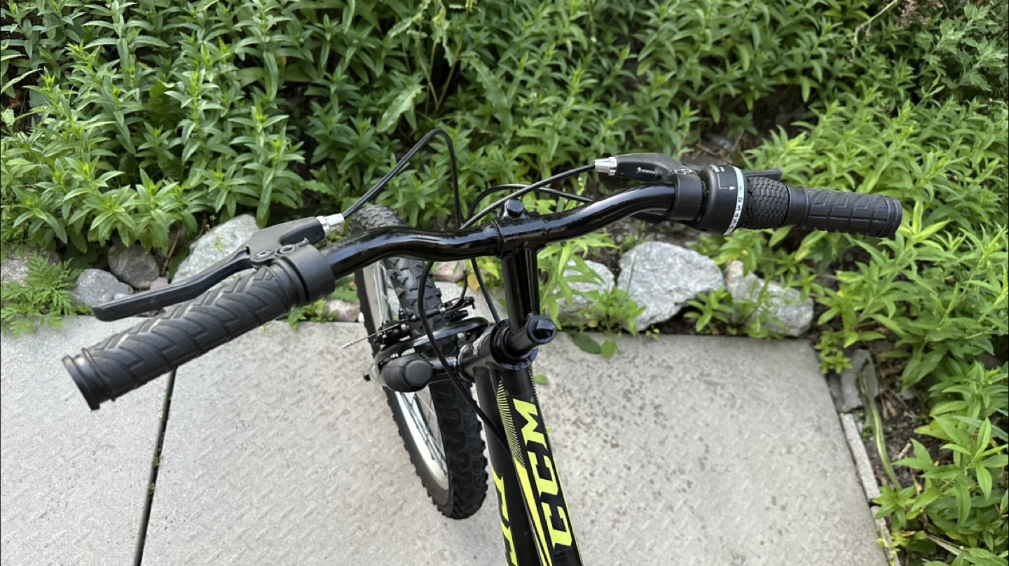 CCM Ruckus 18” Kids Bike - Black & Yellow - photo 2