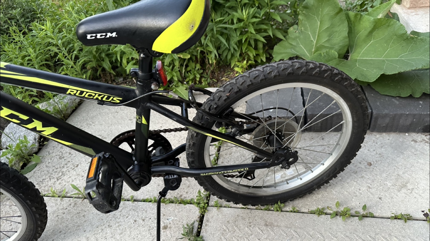 CCM Ruckus 18” Kids Bike - Black & Yellow - photo 3
