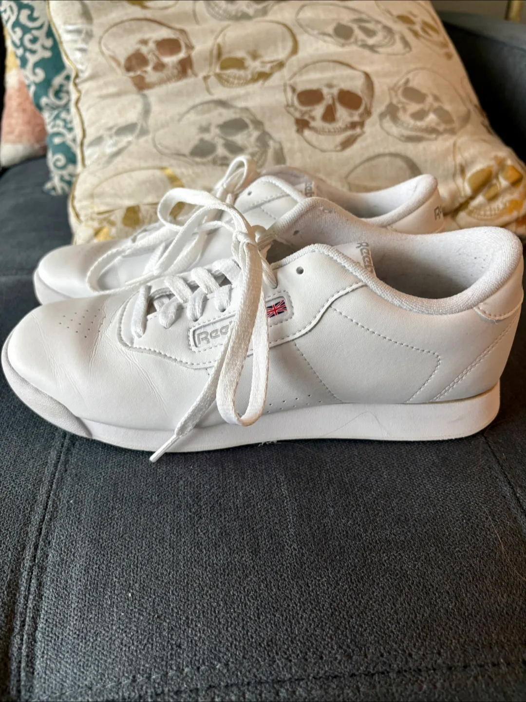 Reebok White Leather Sneakers Sz 8.5W image indicator(2)