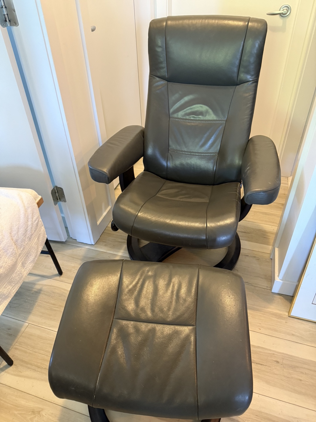 Leather Recliner Chair with Ottoman - Grey - photo 4