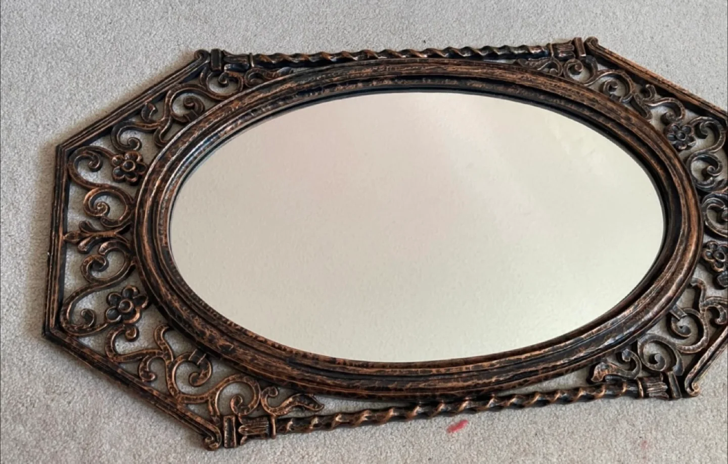 🇨🇦 Ornate Oval Wall Mirror ( thrifty pick). 🍁 image indicator(2)