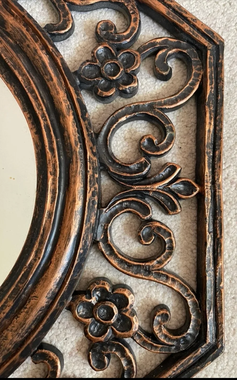 🇨🇦 Ornate Oval Wall Mirror ( thrifty pick). 🍁 image indicator(3)
