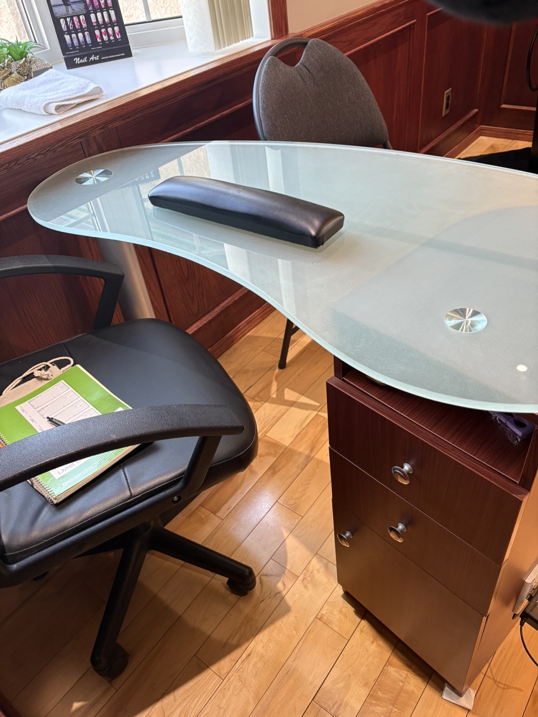 Nail Salon Desk with Lamp - photo 2