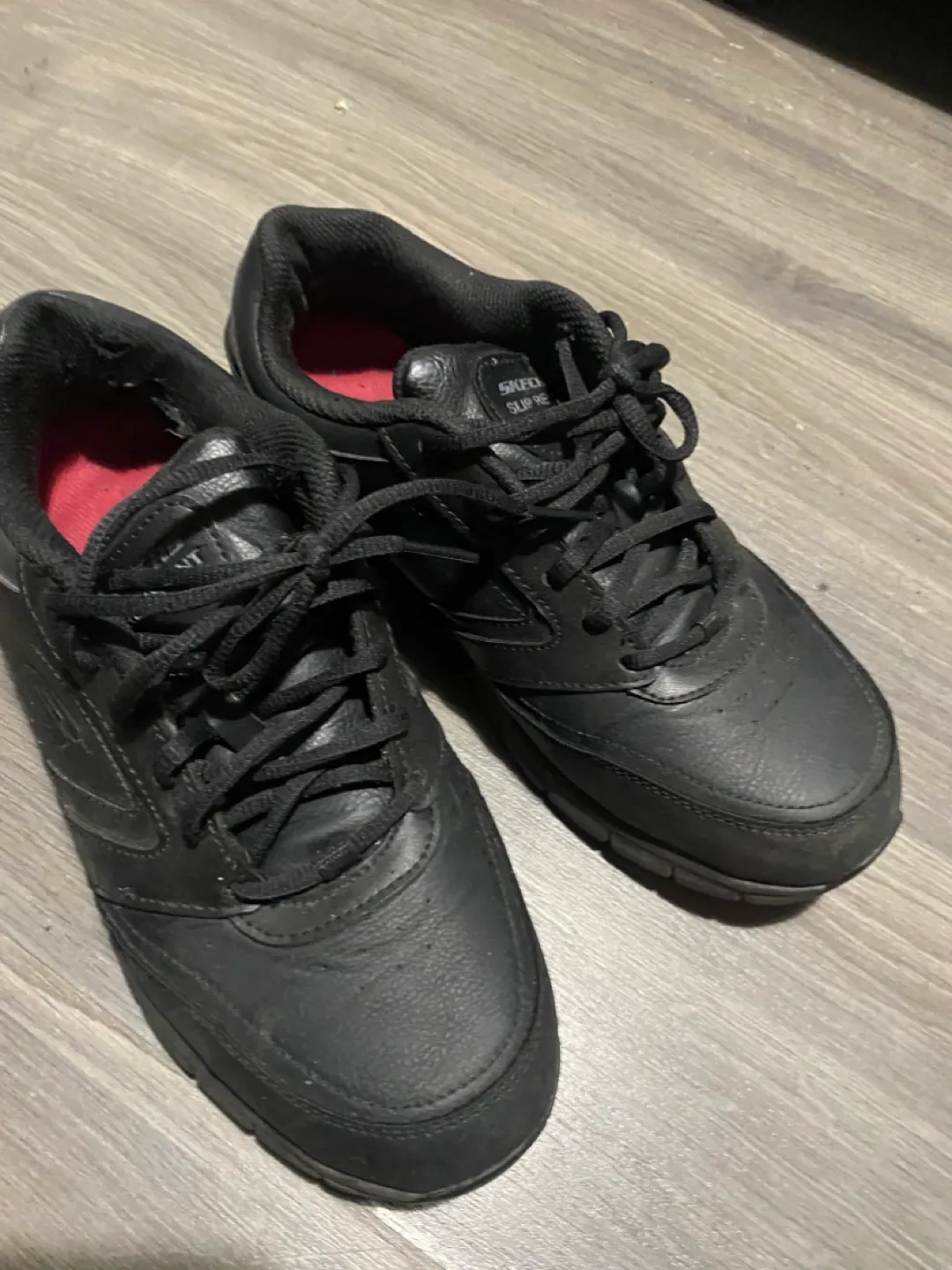 Skechers slip resistant shoes 9.5 thumbnail