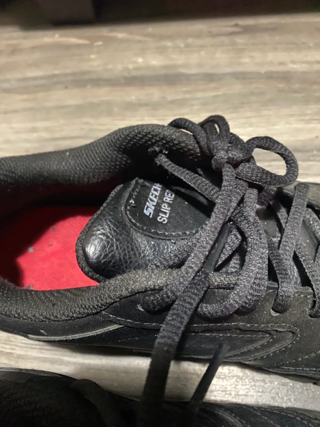 Skechers slip resistant shoes 9.5 image indicator(4)