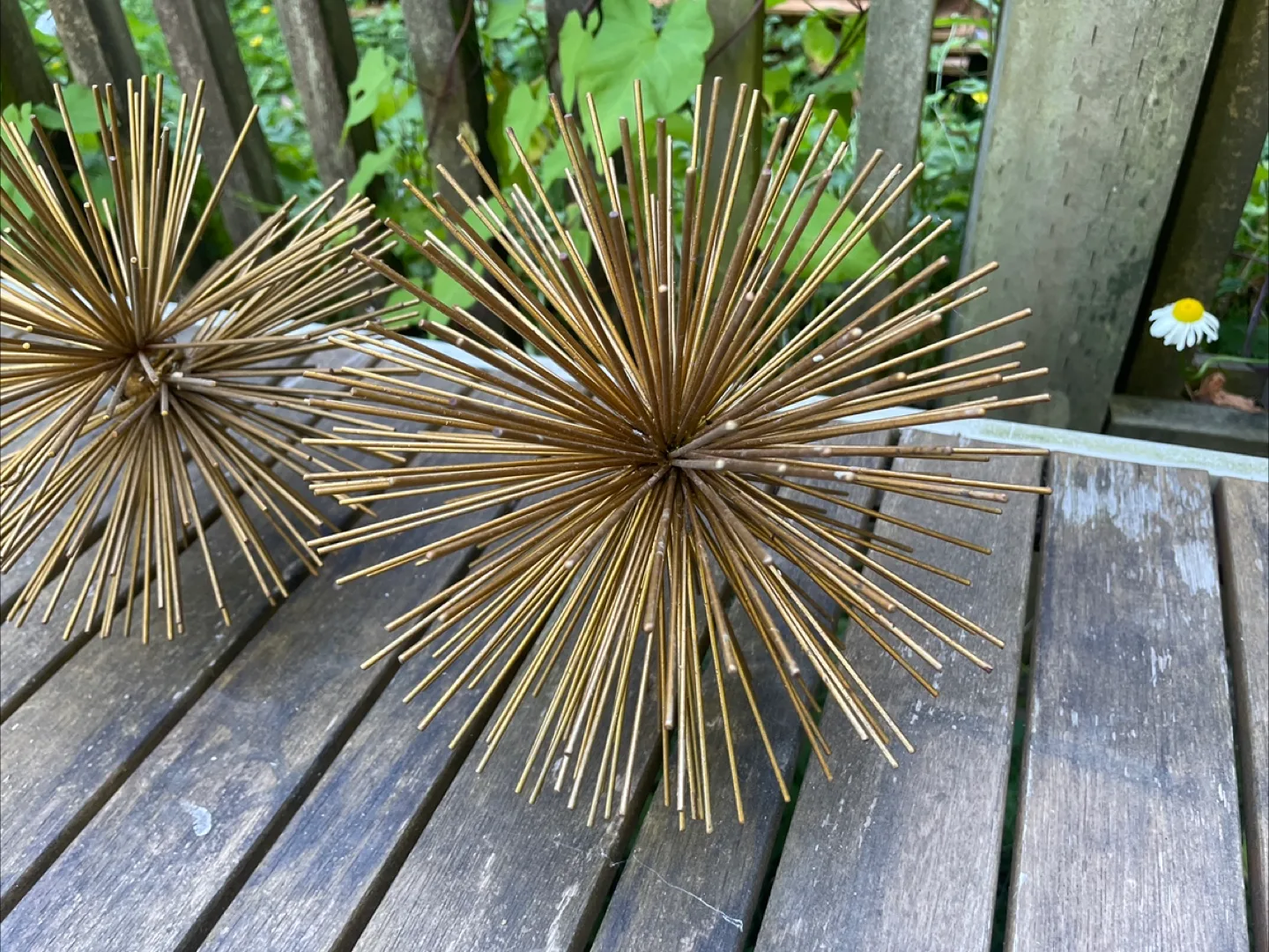 A lot of 2MCM gold tone metal sunburst see urchin image indicator(4)