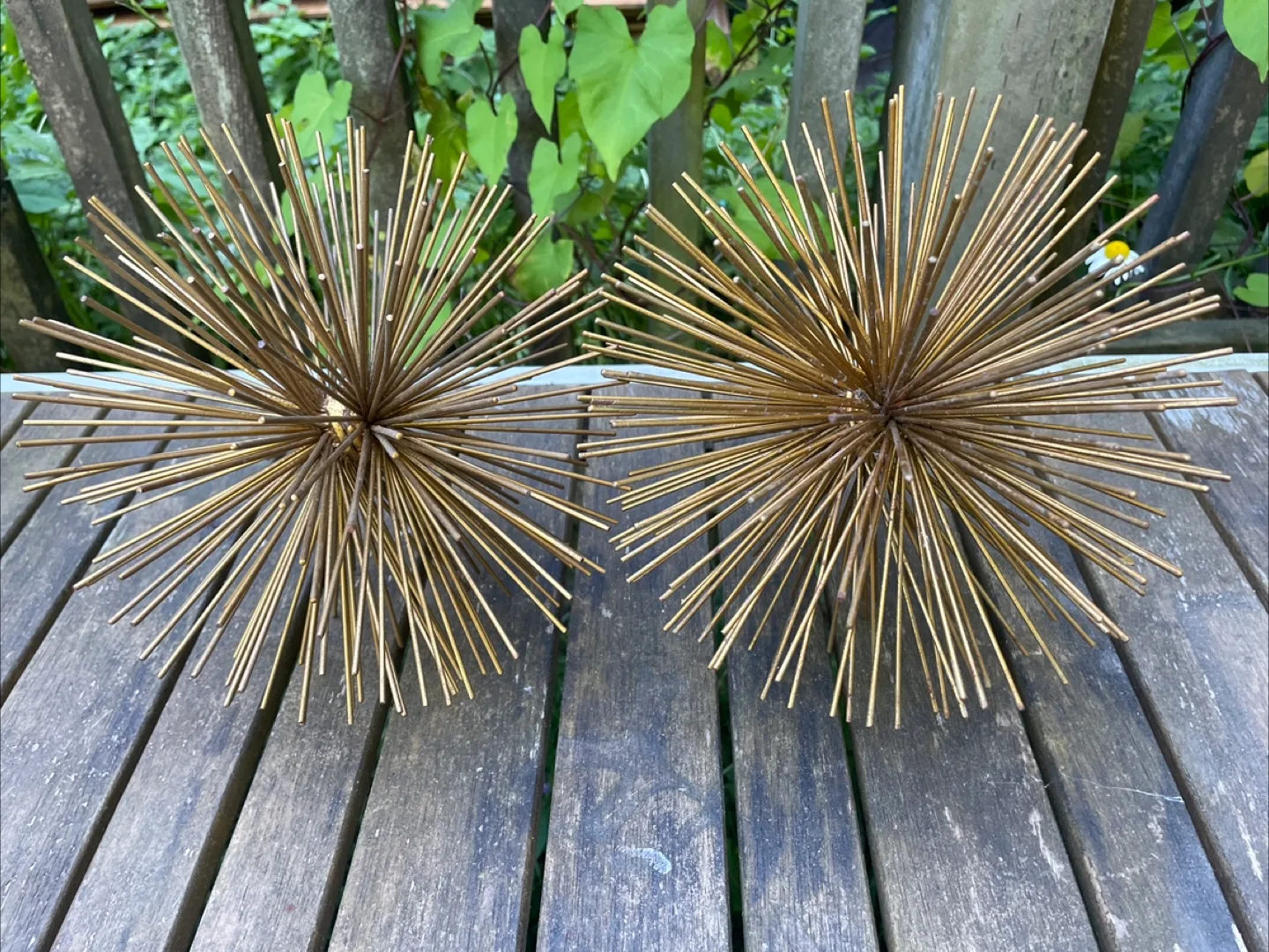 A lot of 2MCM gold tone metal sunburst see urchin image indicator(5)