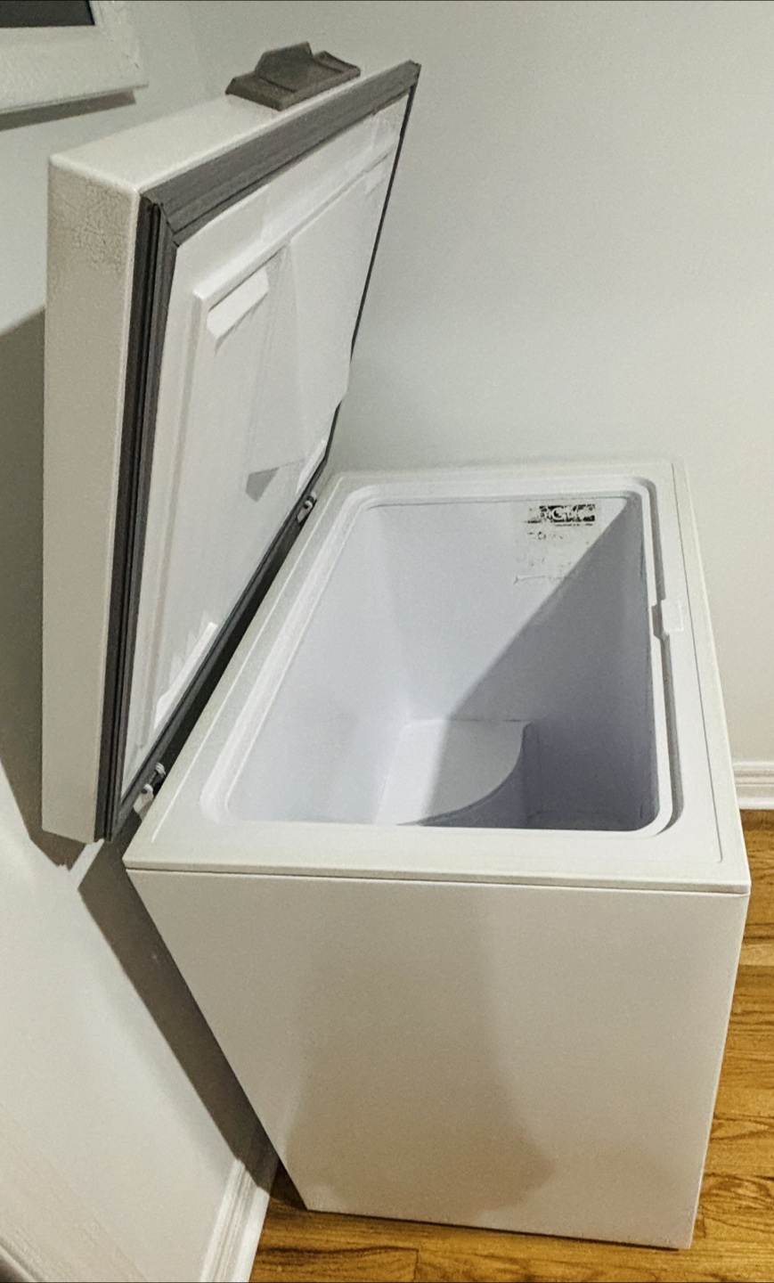 Danby Chest Freezer – 7.0 cu. ft. – Great Condition - photo 3