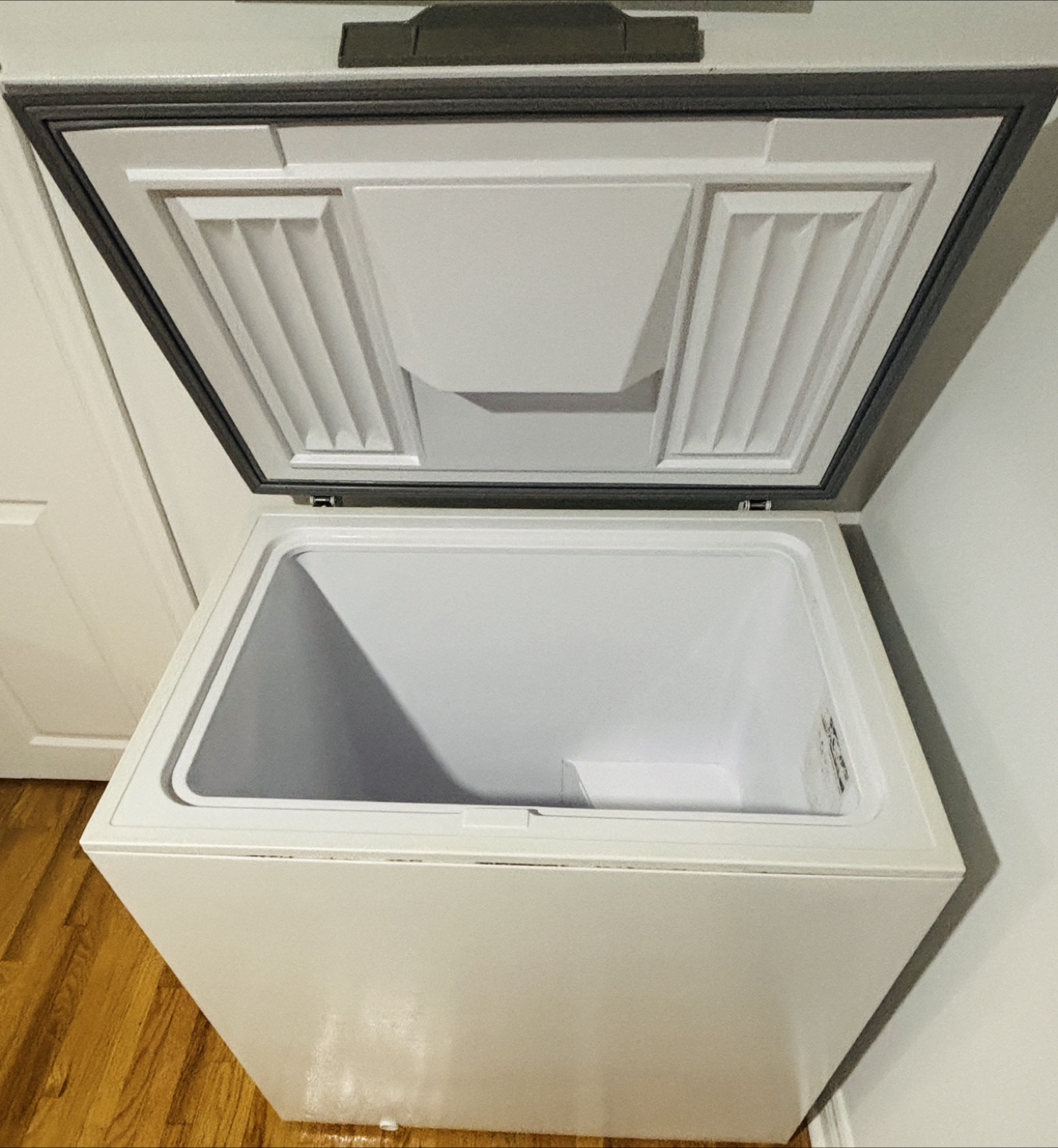 Danby Chest Freezer – 7.0 cu. ft. – Great Condition - photo 2