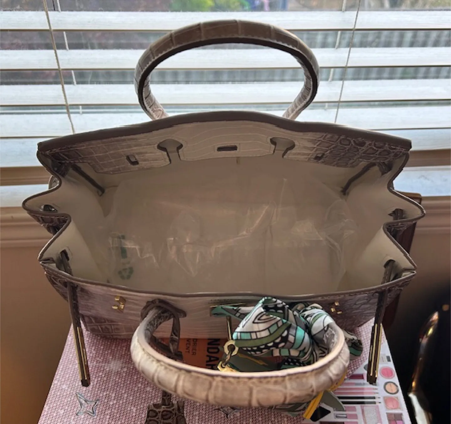 🤩 Himalayan Style Handbag w/Acessories image indicator(8)