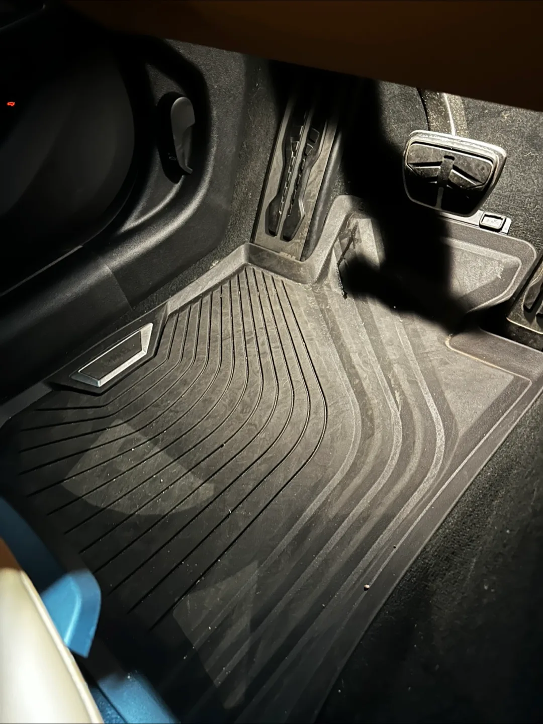 BMW 330i 2023 accessories image indicator(5)