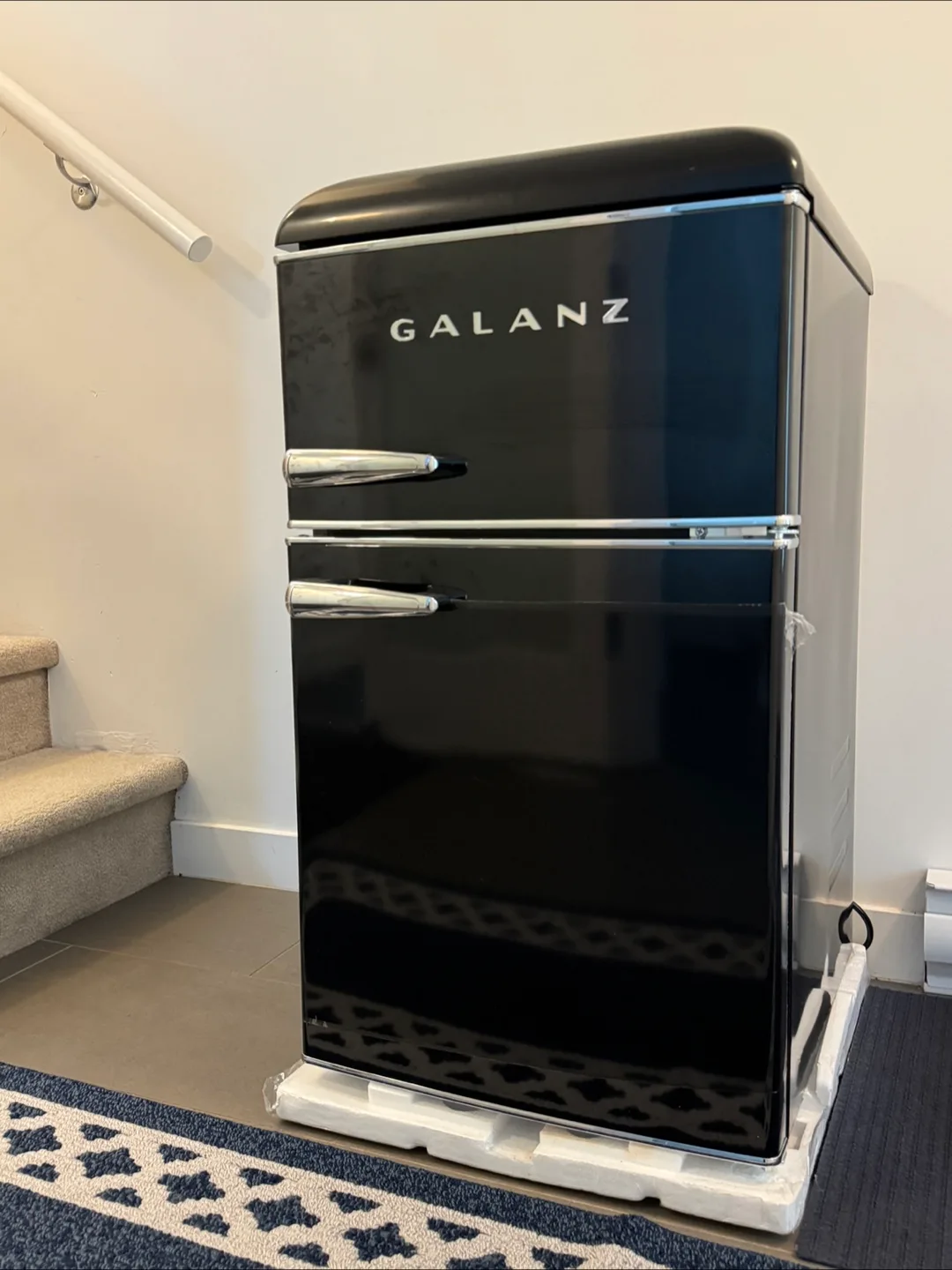 🇨🇦 Galanz Retro 3.1 cu ft Fridge - Black thumbnail
