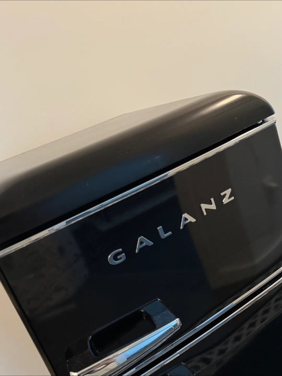 🇨🇦 Galanz Retro 3.1 cu ft Fridge - Black image indicator(2)