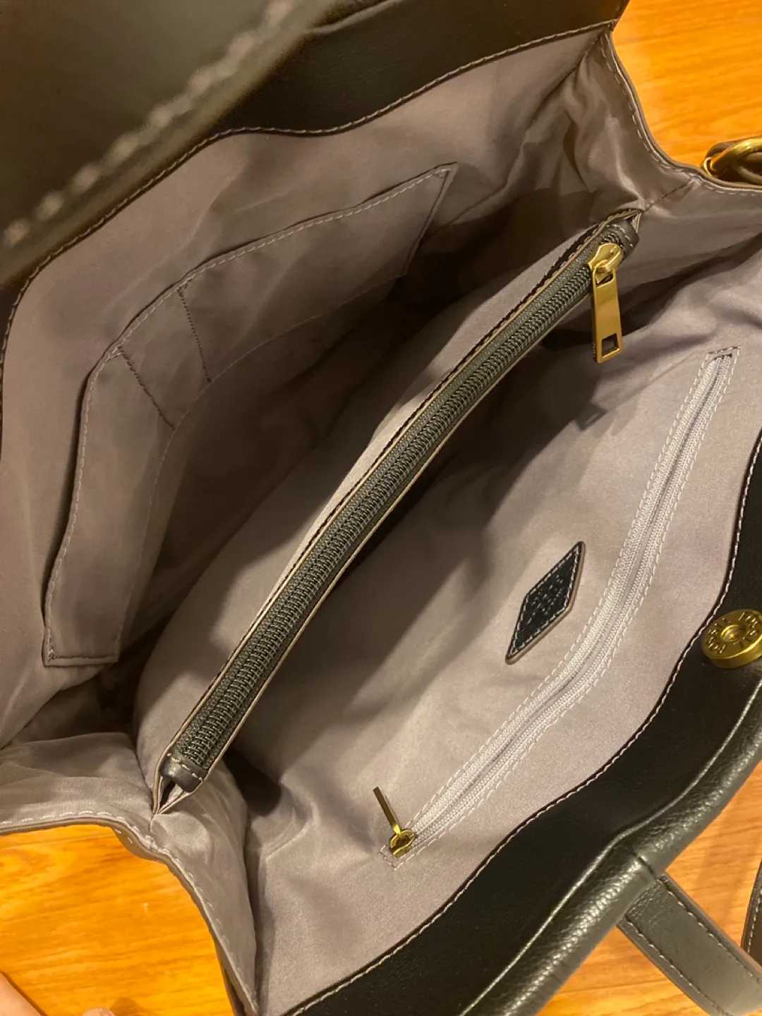 Fossil Black Leather Tote Bag 🇨🇦 image indicator(2)