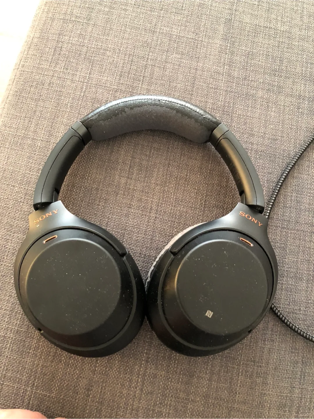 Broken Sony wh-1000xm3 - parts only thumbnail