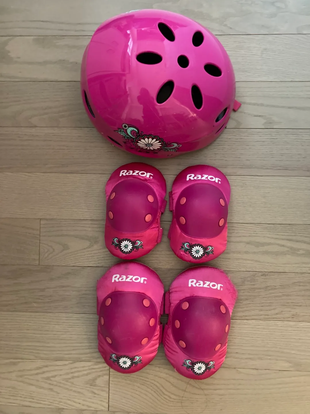 🇨🇦🍁Razor Pink Helmet & Pad Set (Small) thumbnail
