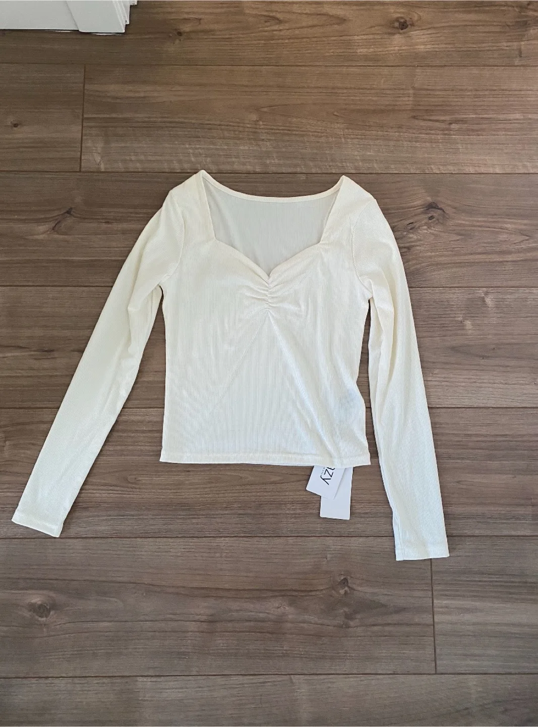 New with tags  Dazy White Long Sleeve Top - Size: Medium 🇨🇦 thumbnail