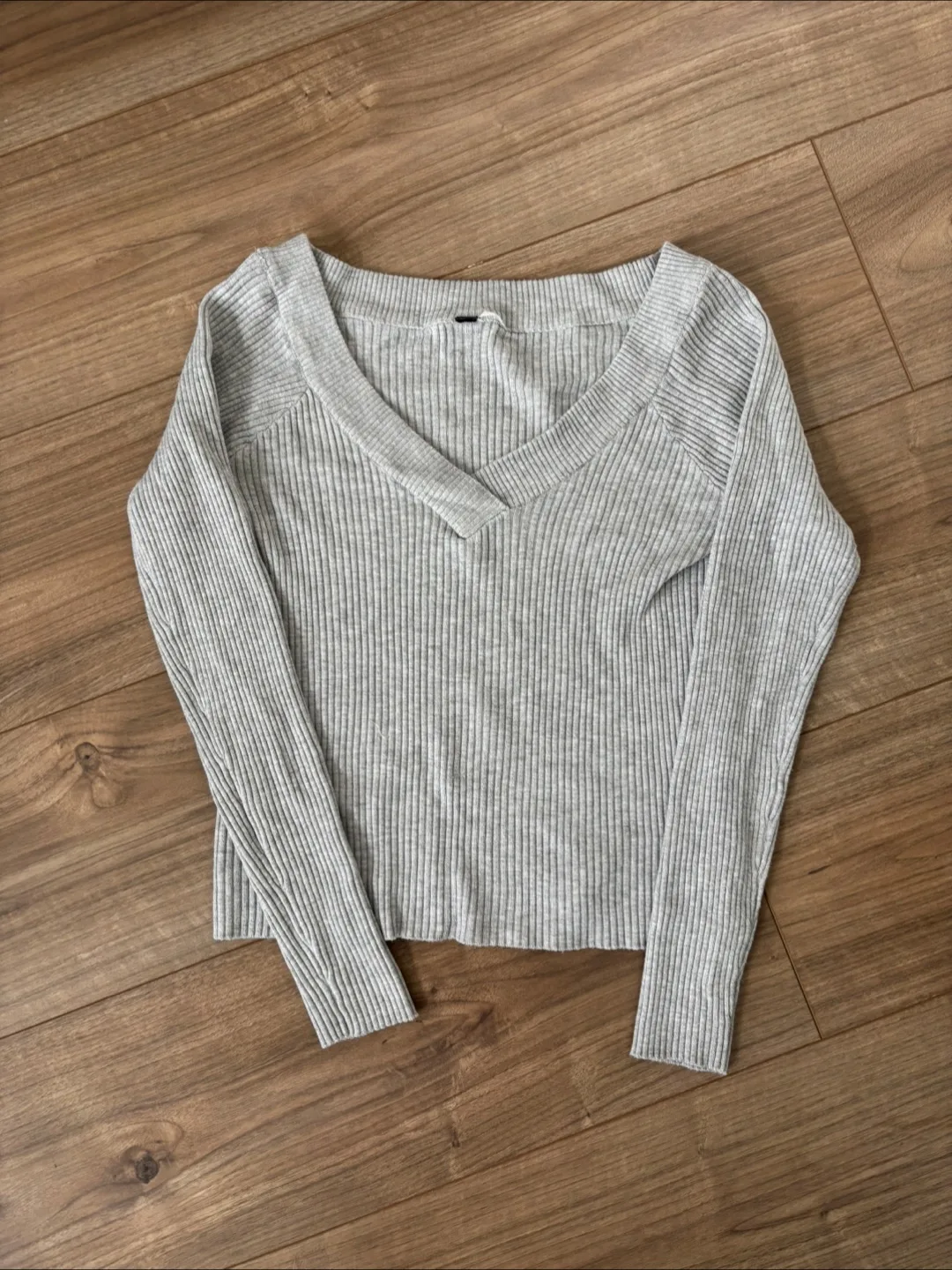 H&M Grey Long Sleeve Ribbed Knit Top - Size: Medium thumbnail