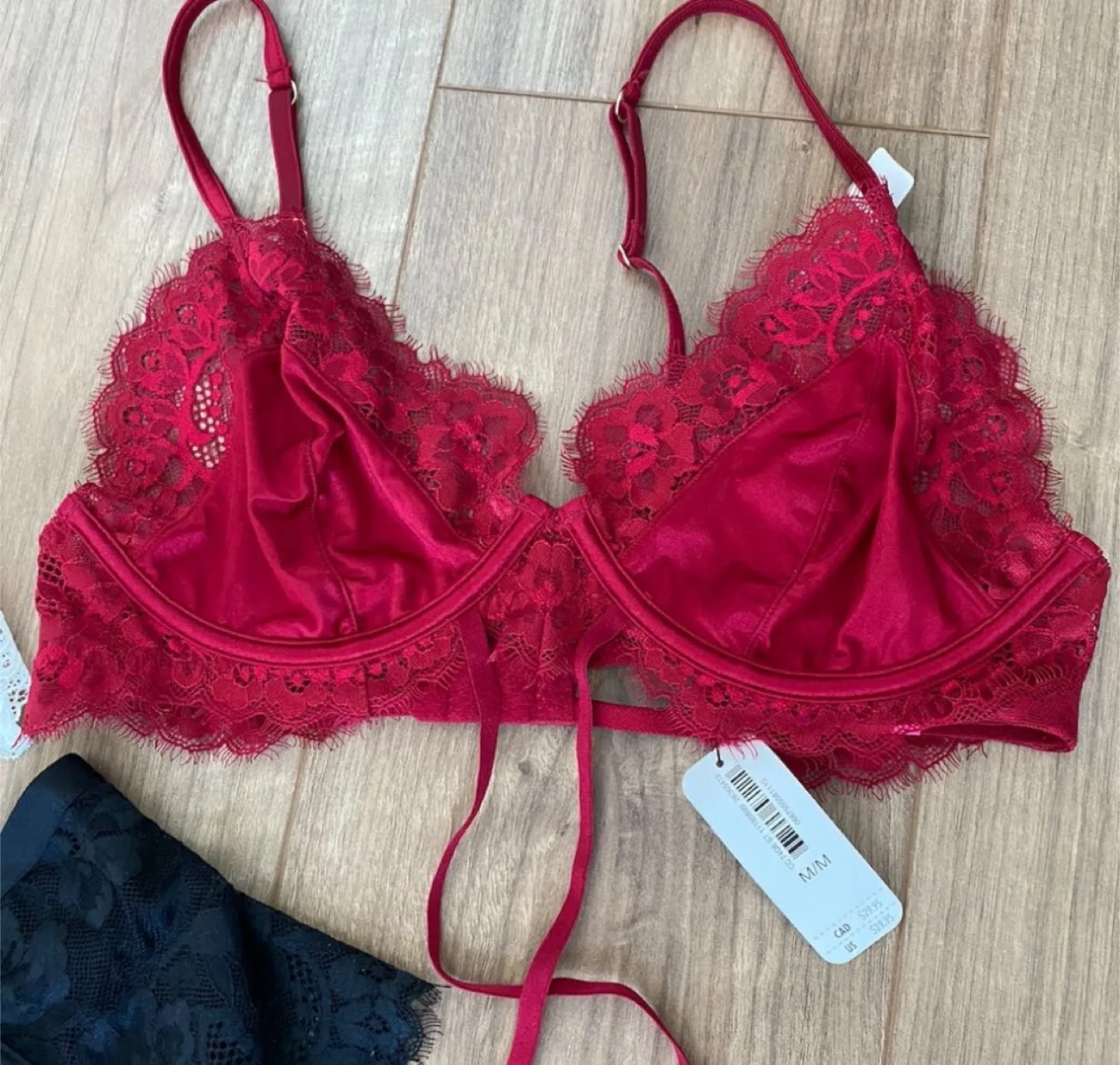 New with tags La Senza Red Lace Bralette  - Size M 🇨🇦 thumbnail