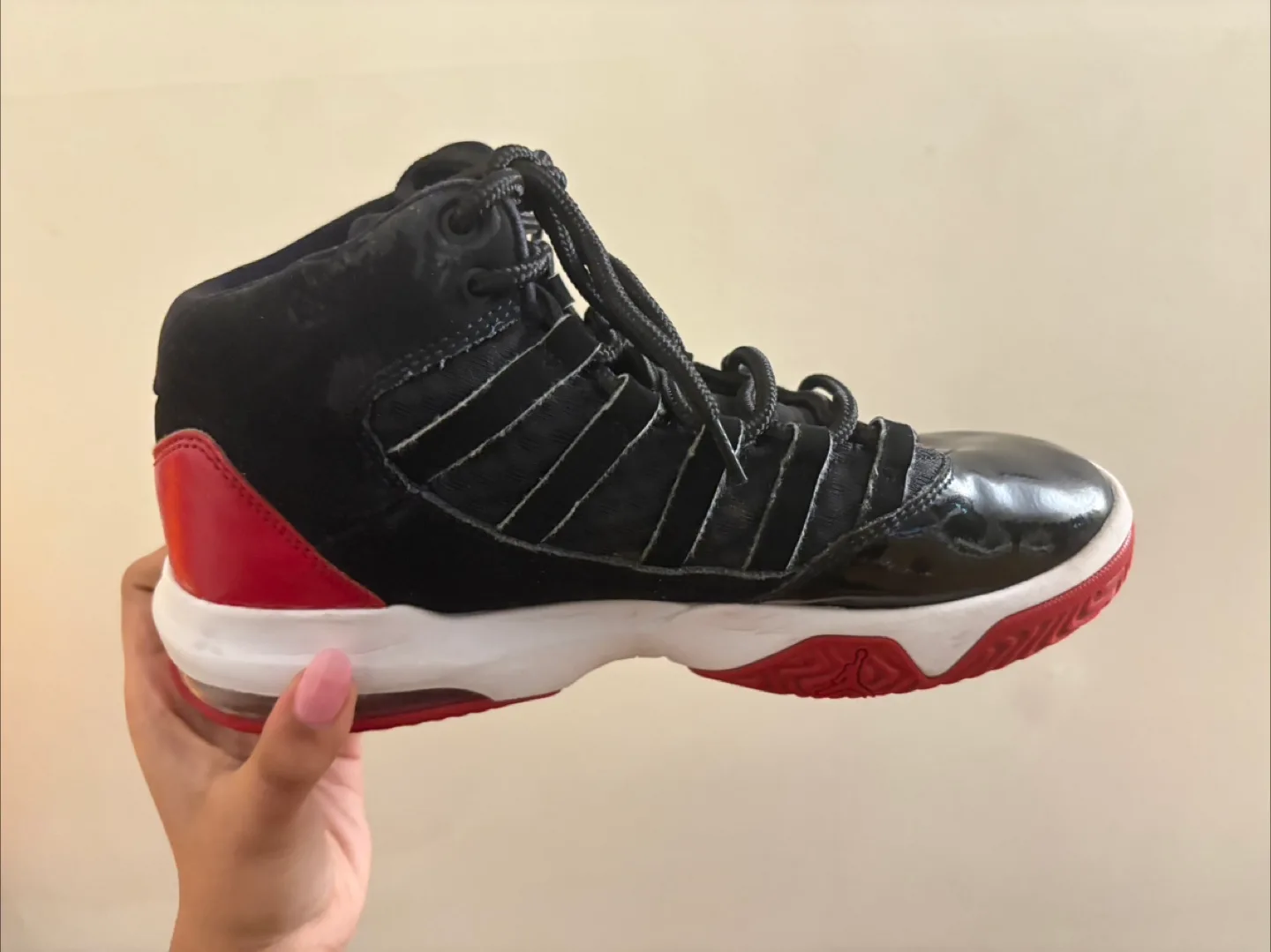 Jordan Max Aura – Red/White/Black image indicator(3)