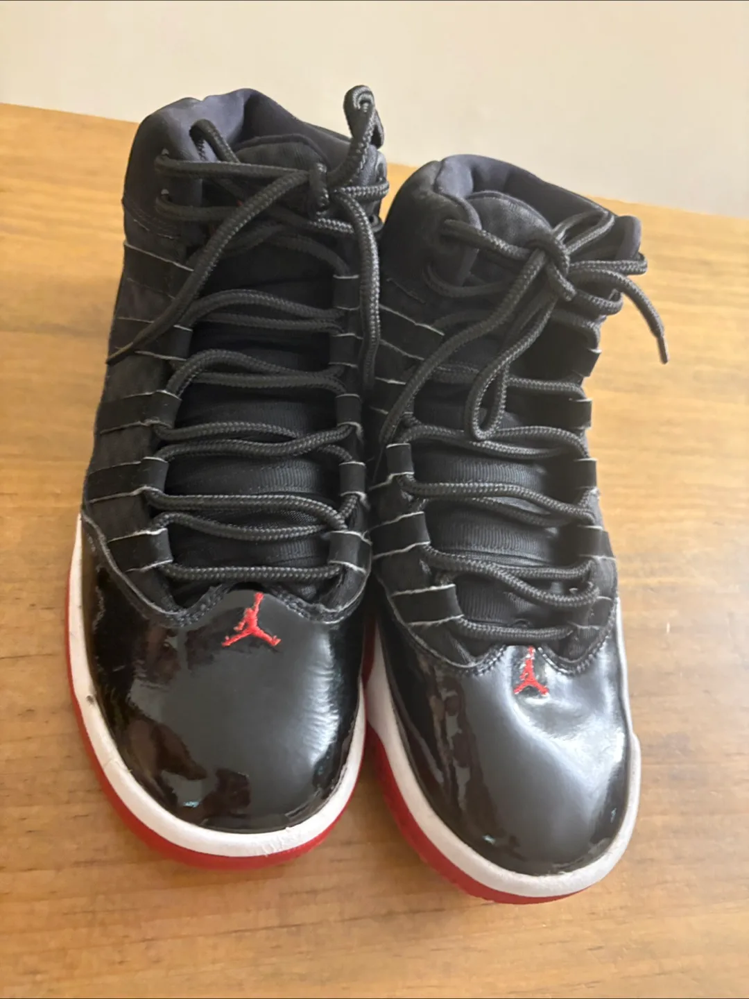 Jordan Max Aura – Red/White/Black image indicator(4)