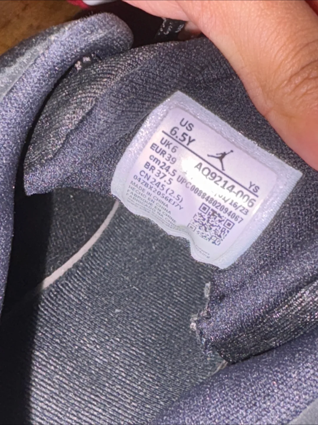 Jordan Max Aura – Red/White/Black image indicator(5)