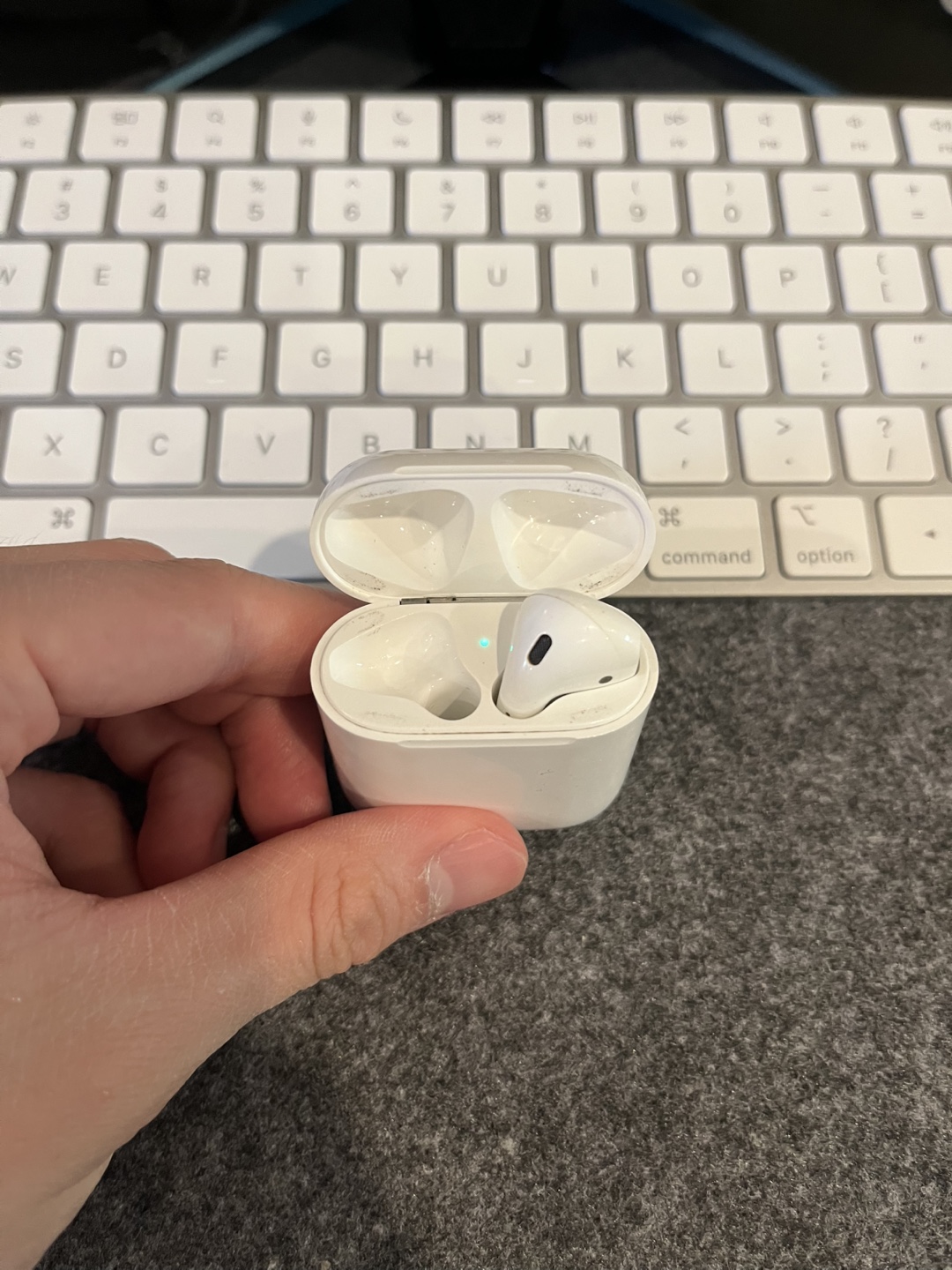 Apple AirPods (2nd Generation) - photo 3