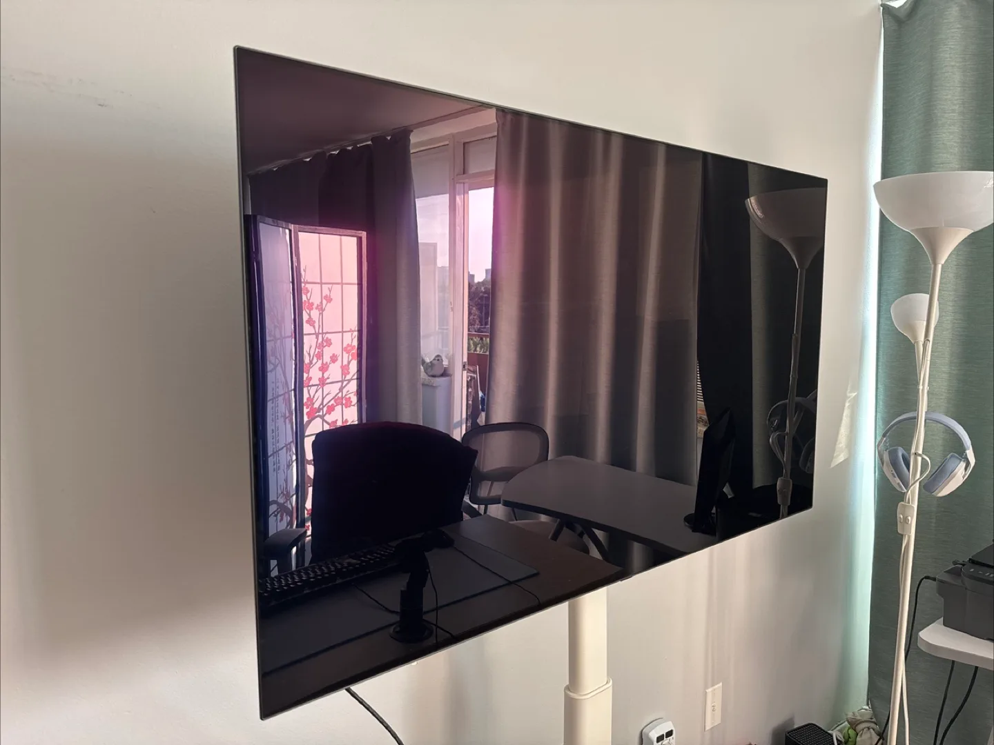 LG OLED + Stand image indicator(2)