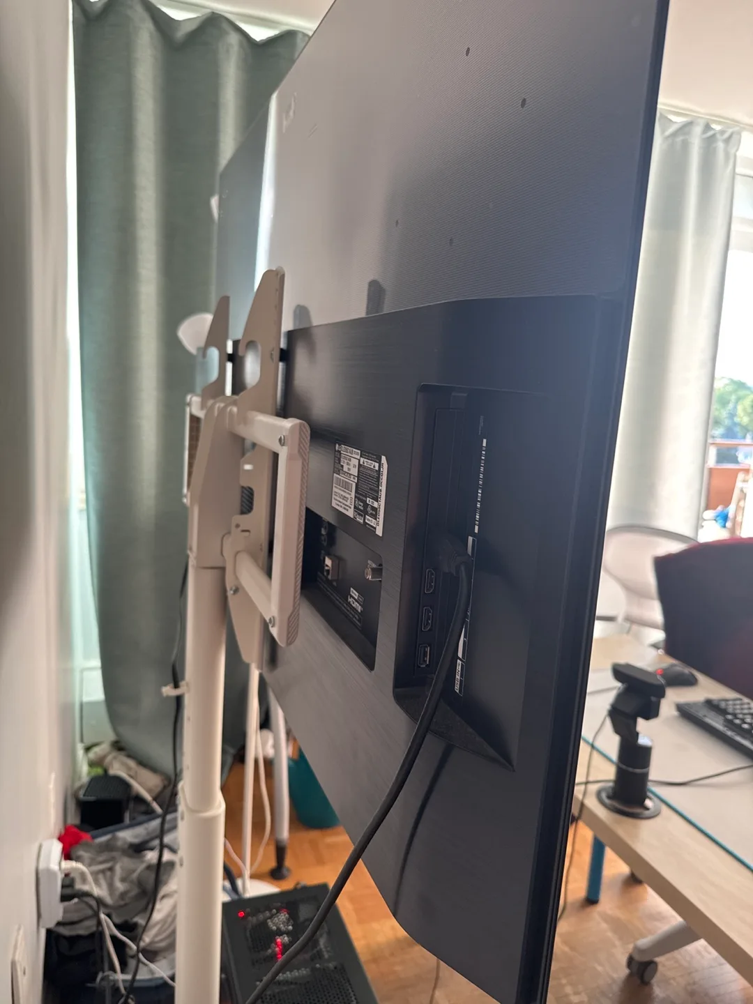 LG OLED + Stand image indicator(4)