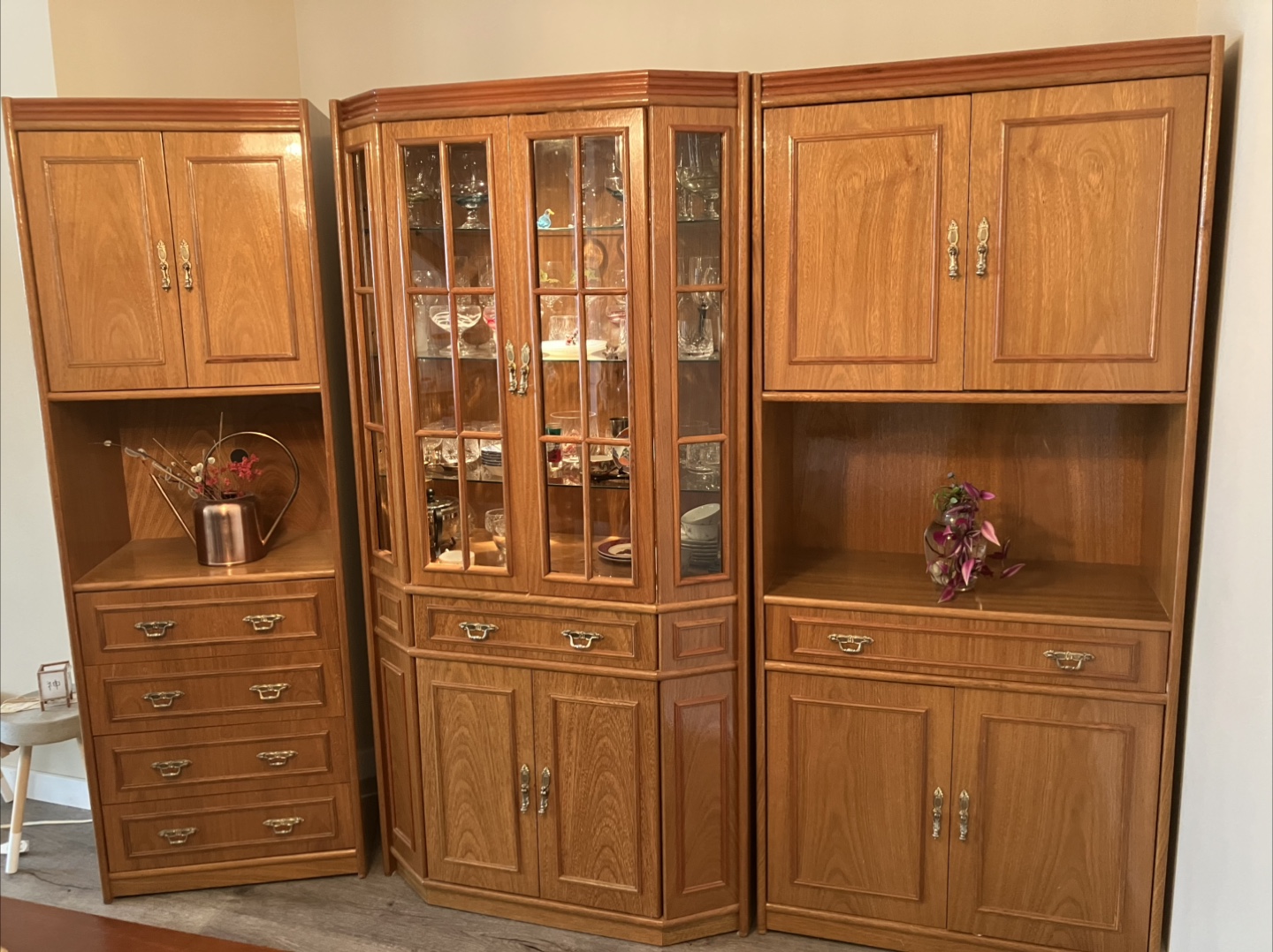 Wooden 3/3 luxury china cabinet