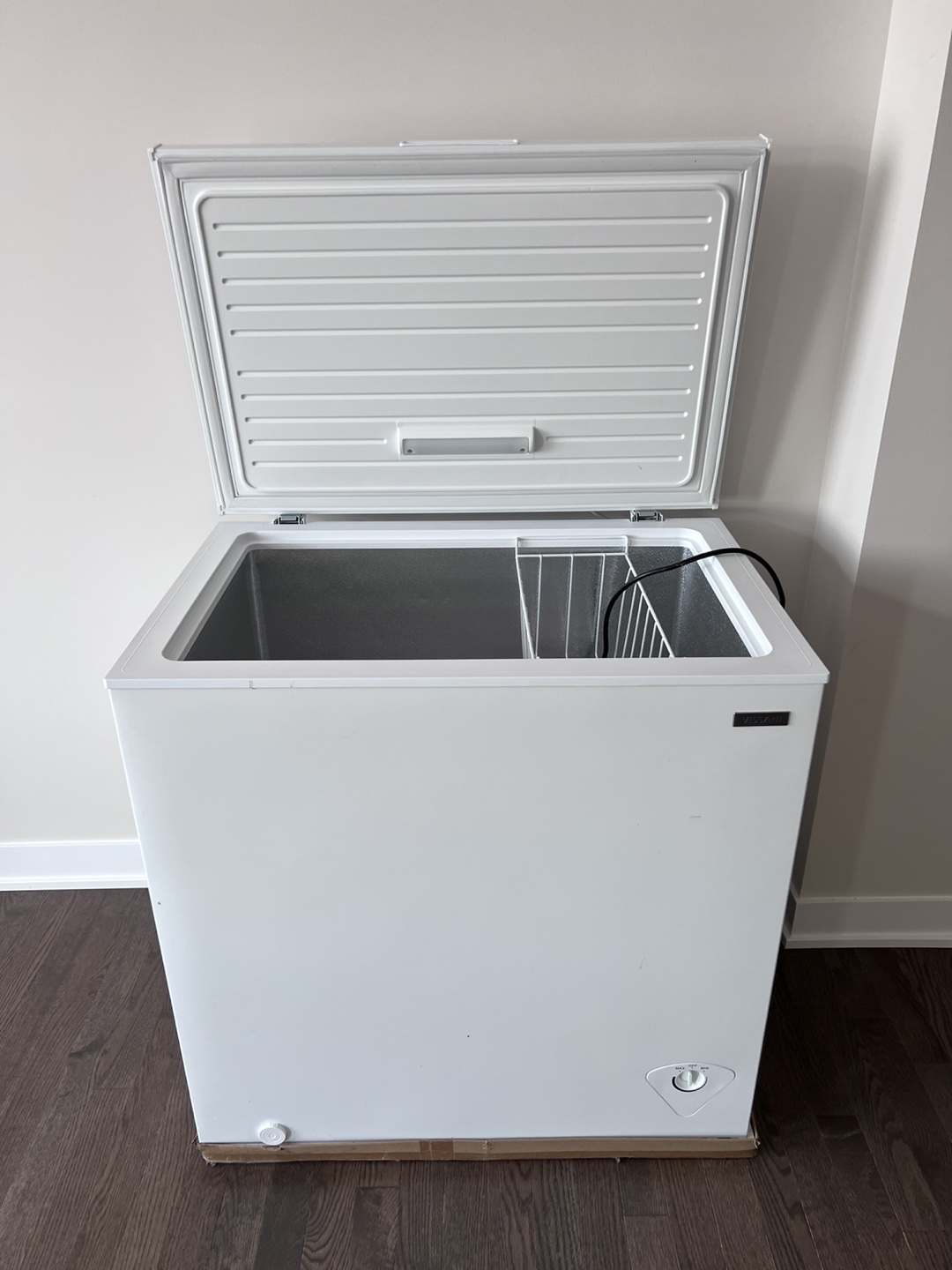 Vissani Chest Freezer - White