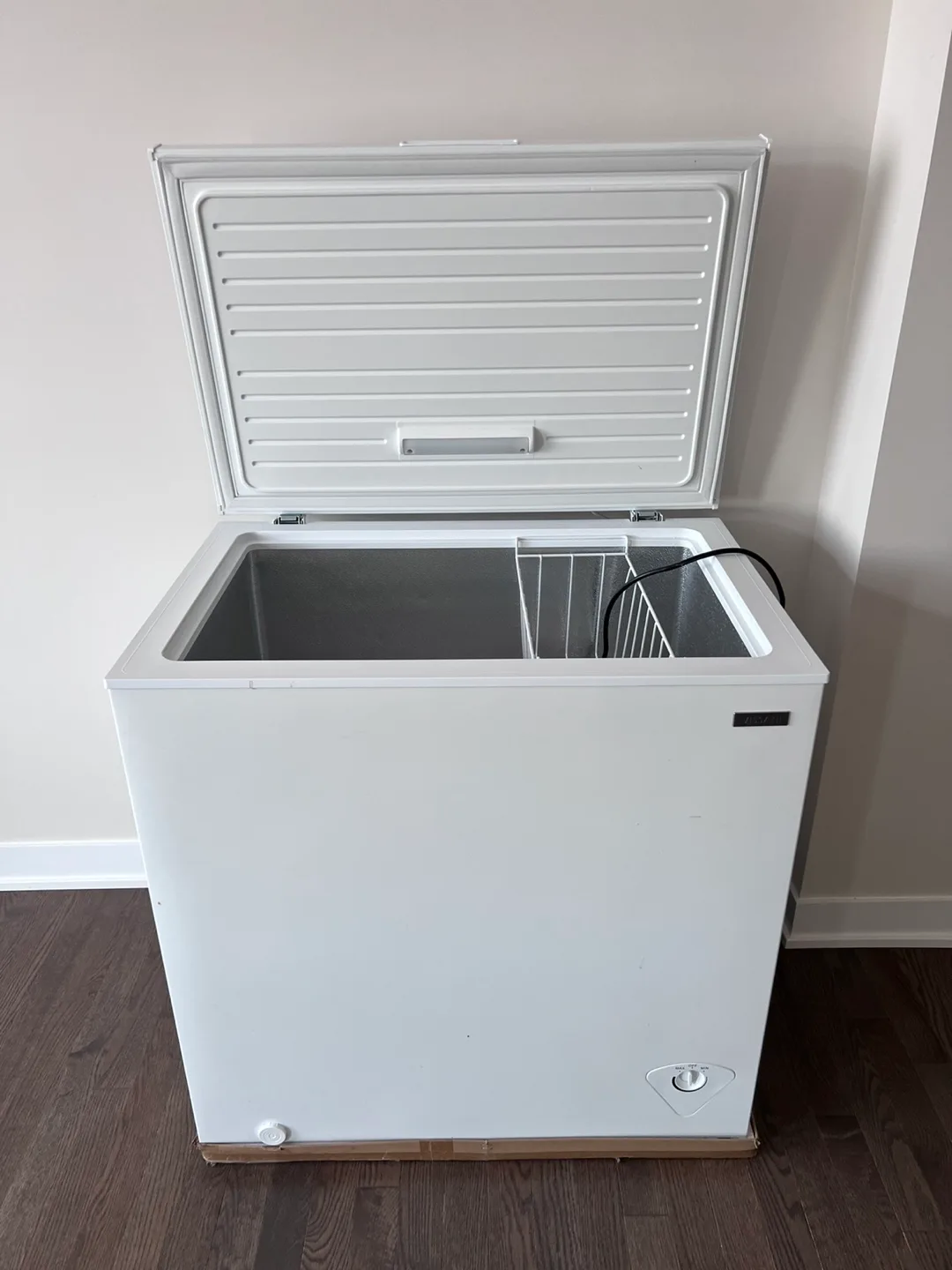 Vissani Chest Freezer - White thumbnail