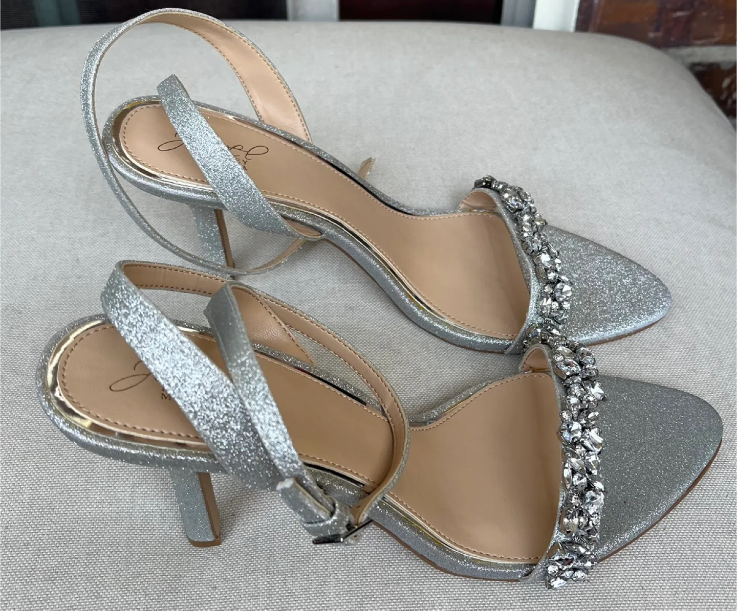 Jewel Badgley Mischka Silver Heels - New - Size 11 image indicator(2)