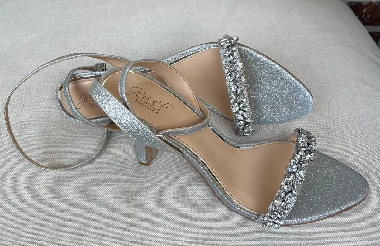Jewel Badgley Mischka Silver Heels - New - Size 11 image indicator(8)