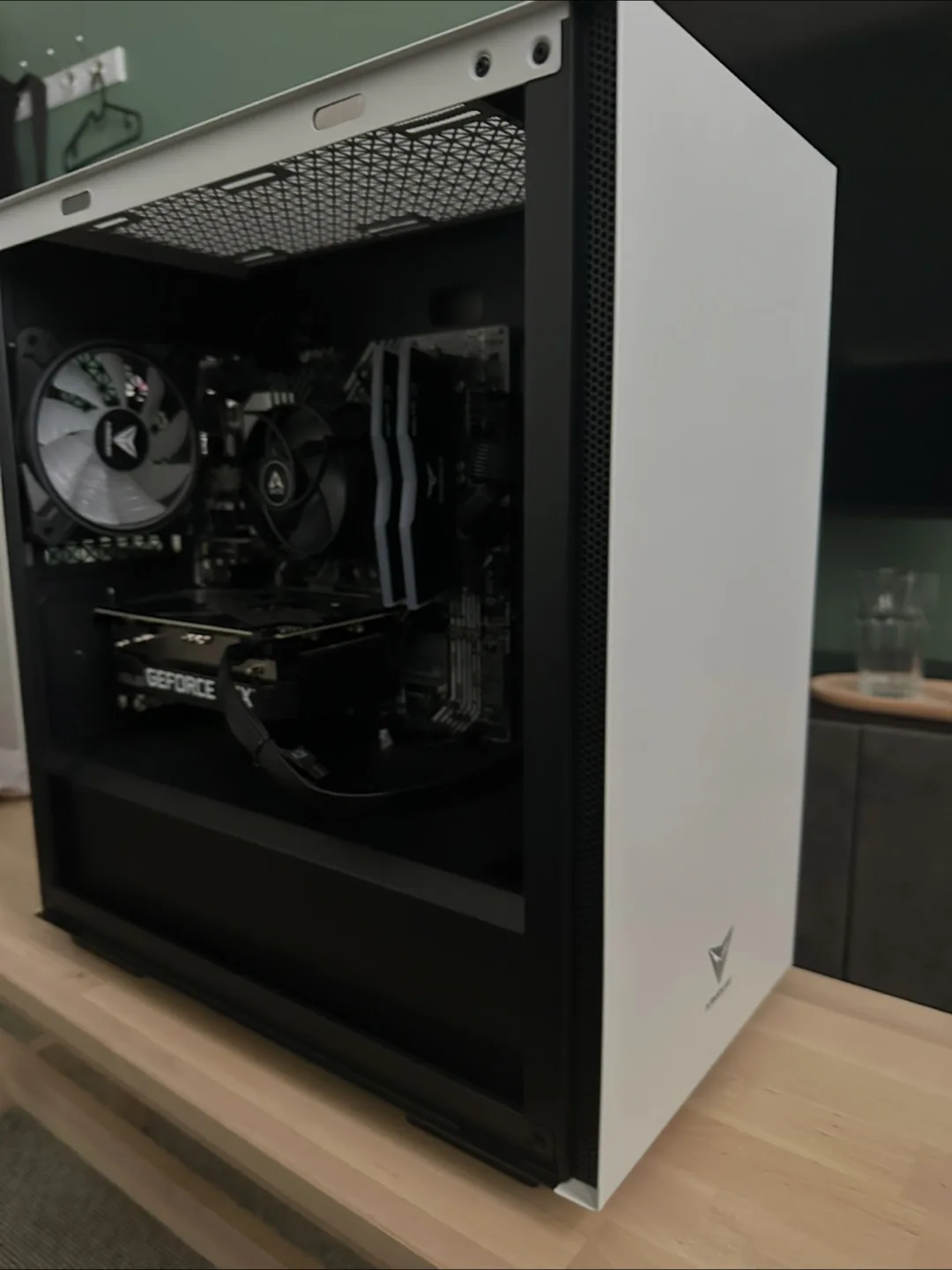 RTX 3060 Gaming PC + Monitor thumbnail