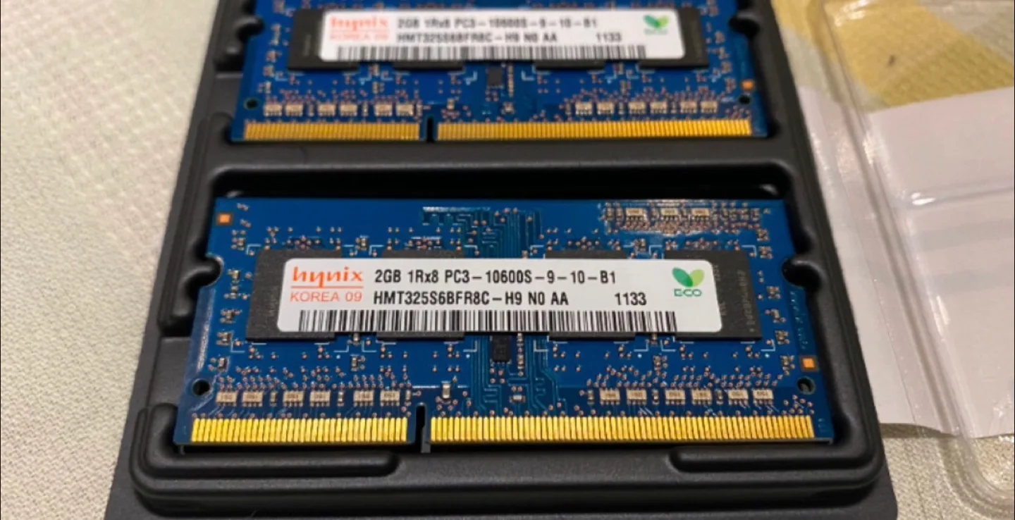 2x2GB Hynix DDR3 RAM Sticks thumbnail