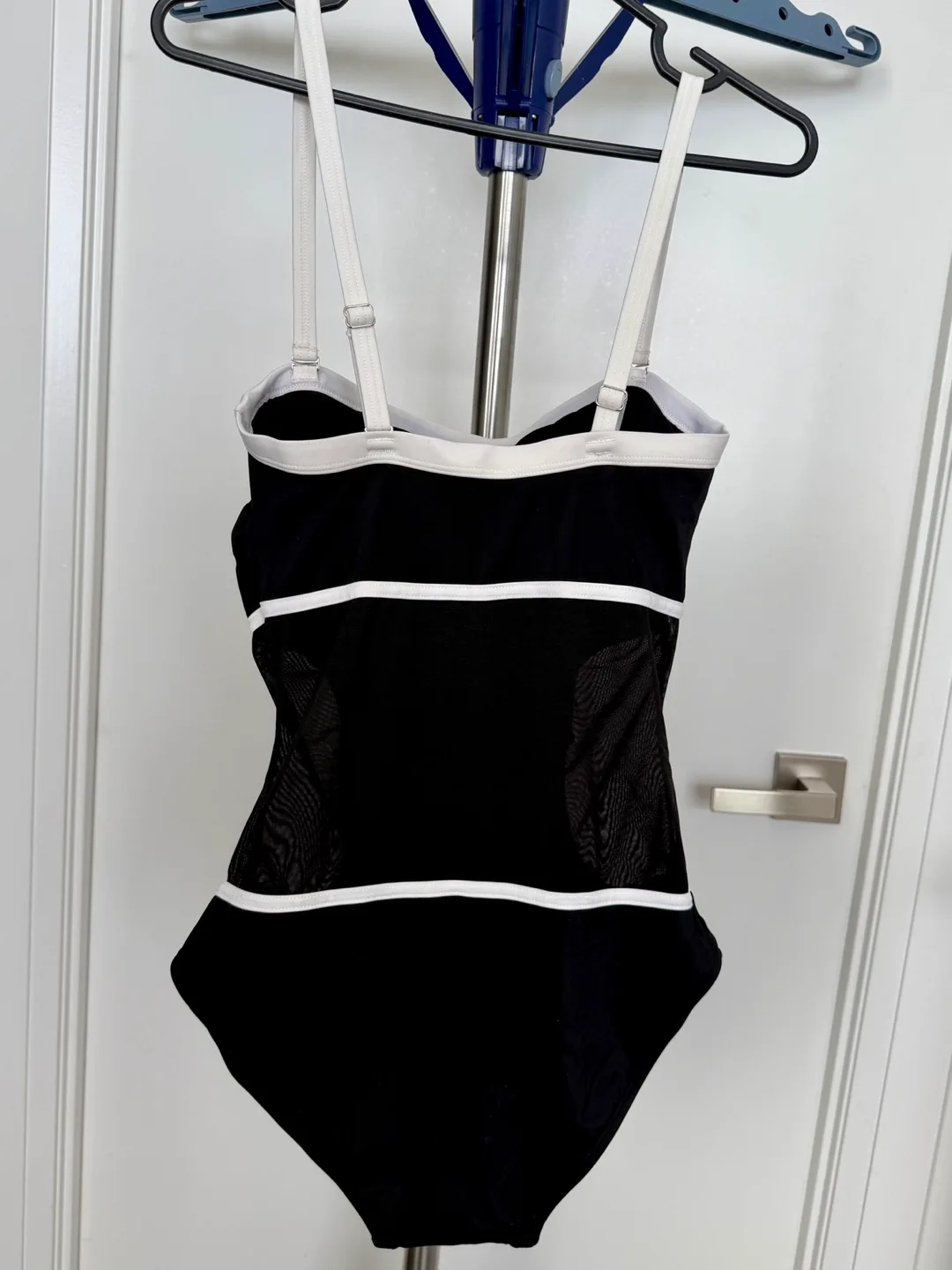 2 La Vie en Rose One-Piece Swimsuits image indicator(2)