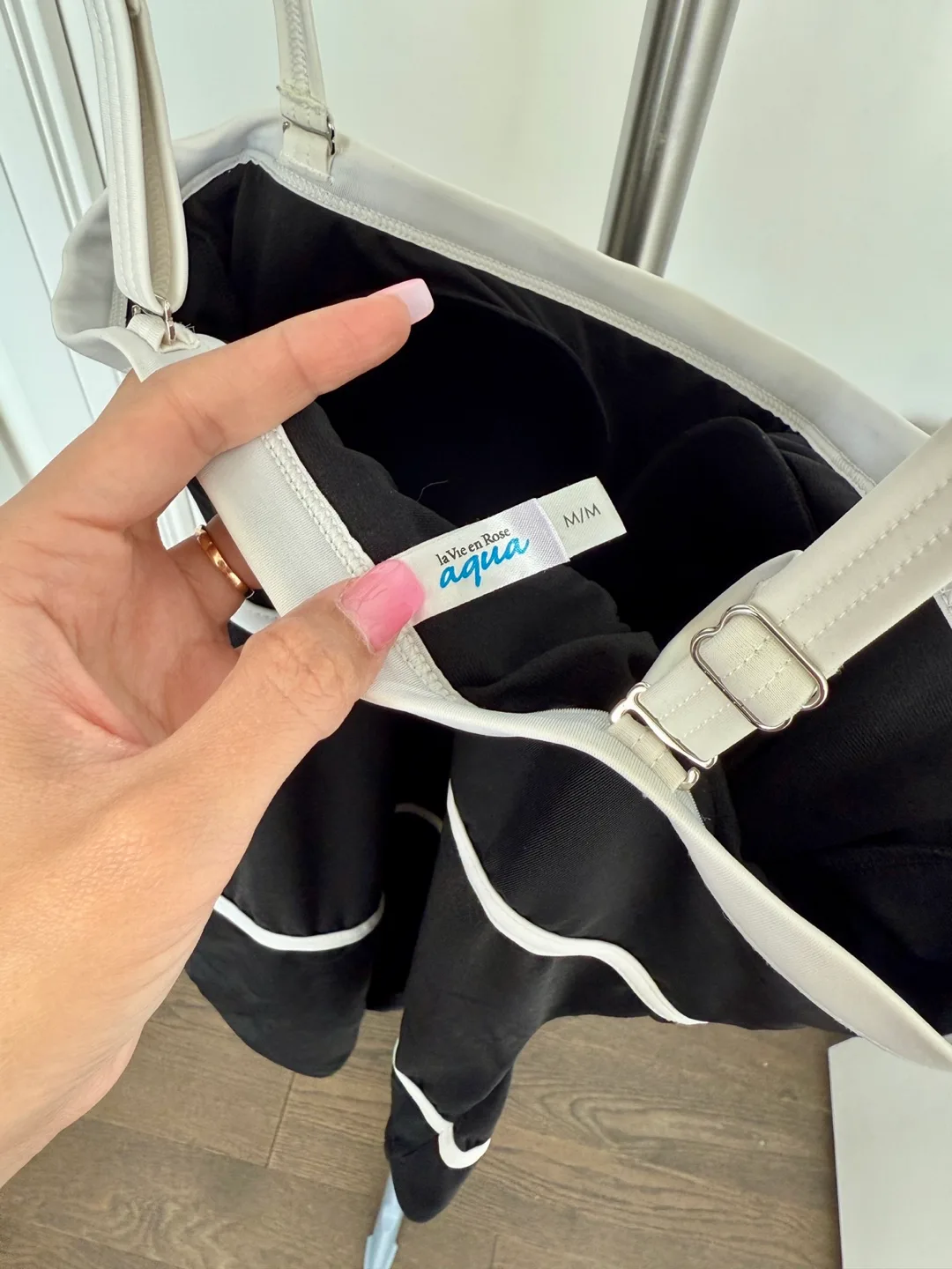 2 La Vie en Rose One-Piece Swimsuits image indicator(4)